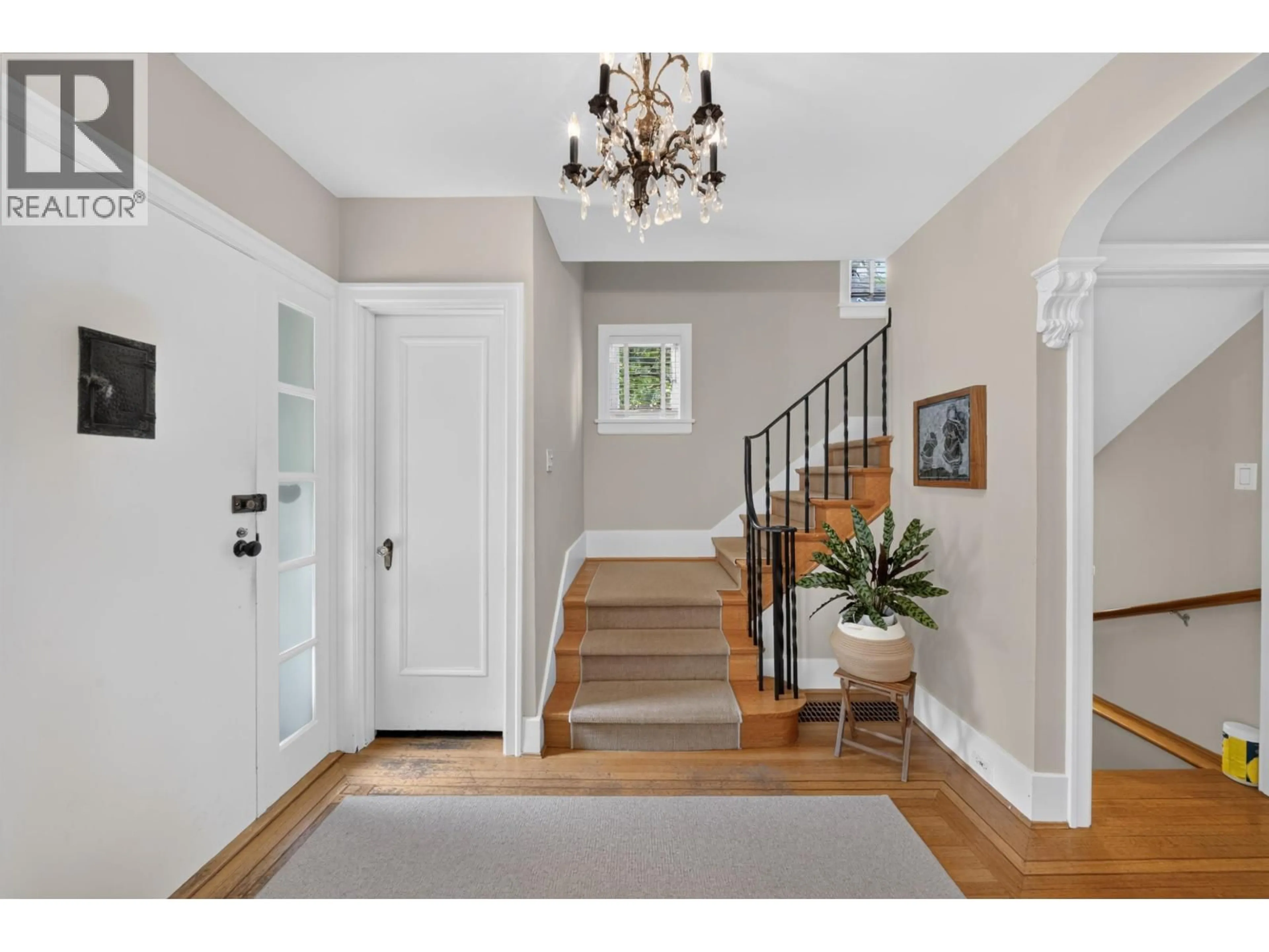 Indoor entryway for 4655 6TH AVENUE, Vancouver British Columbia V6R1V6