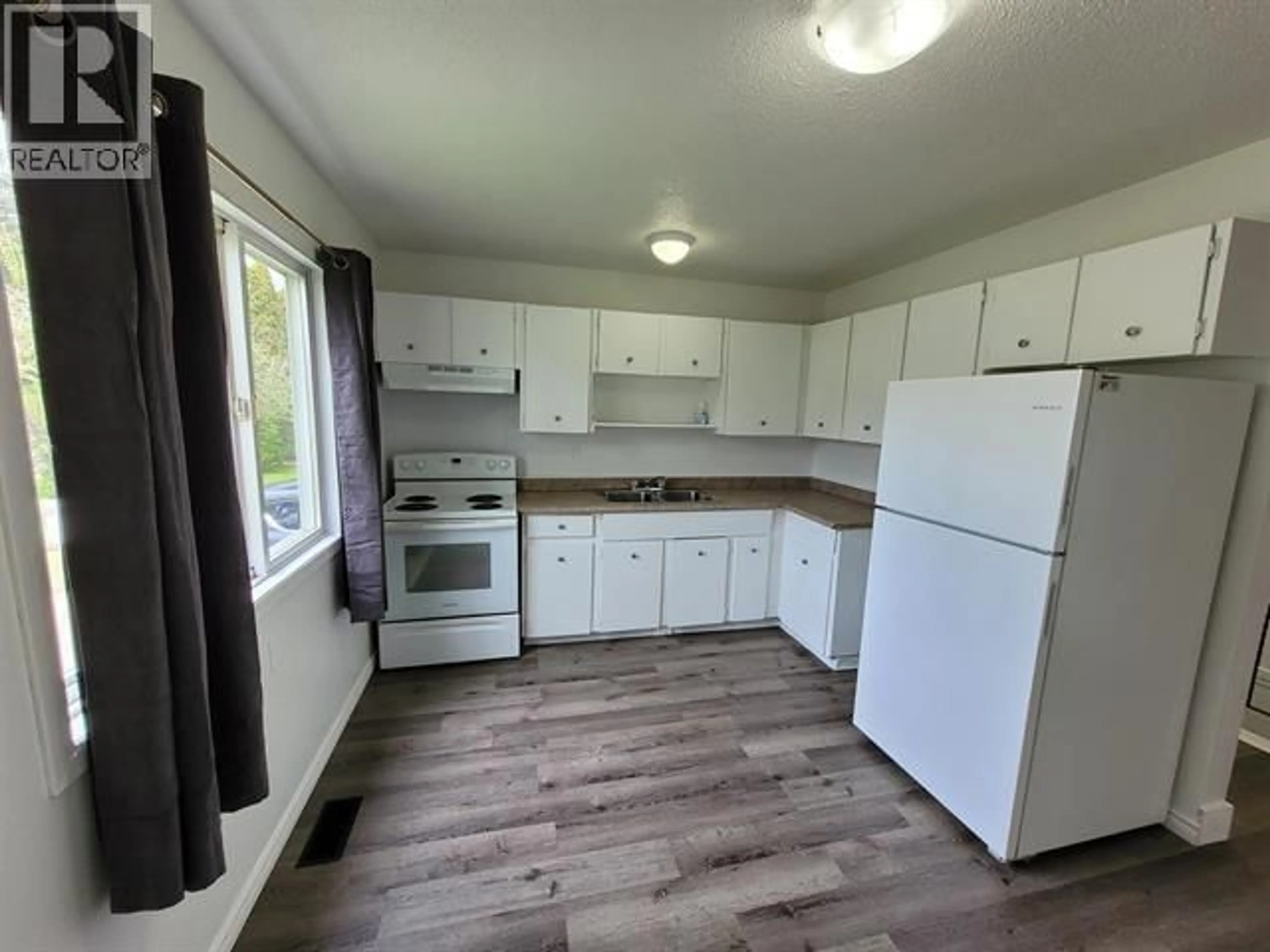 Standard kitchen, wood/laminate floor for 834 EWERT STREET, Prince George British Columbia V2M2N9