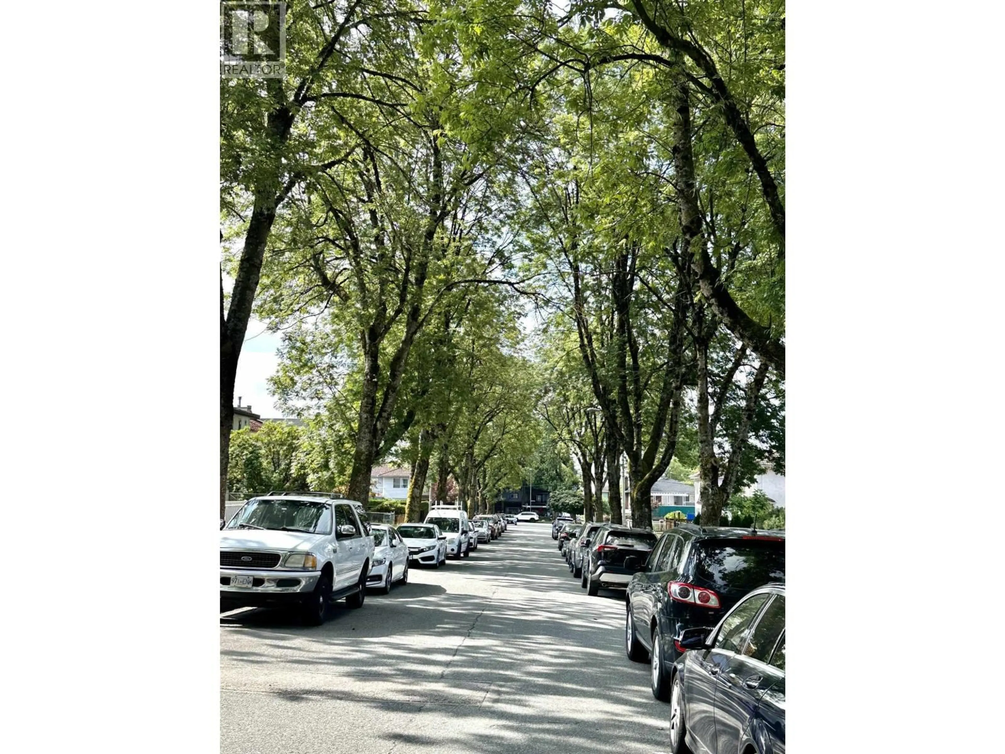 Parking for 6915 BEATRICE STREET, Vancouver British Columbia V5P3R6