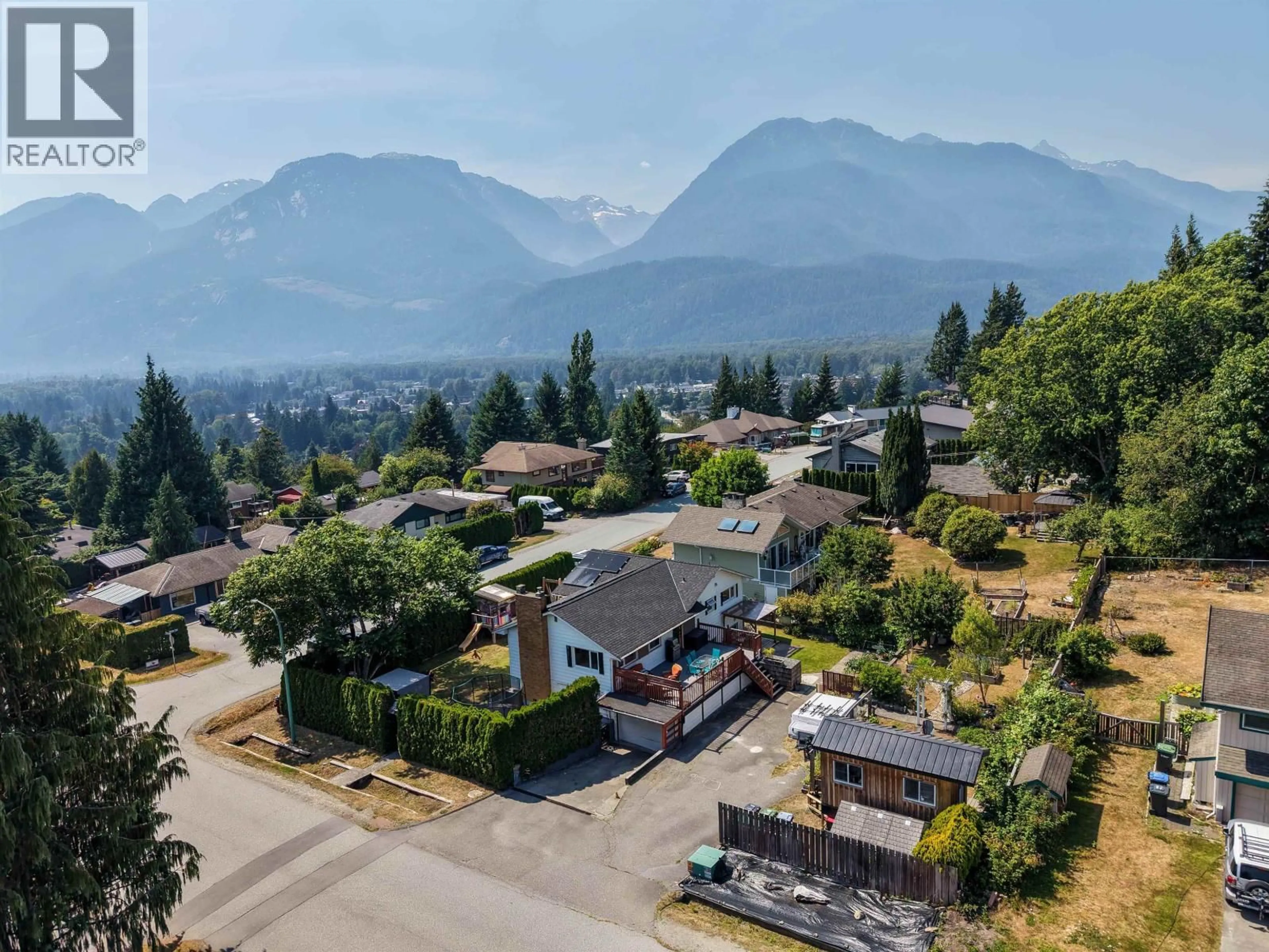 A pic from outside/outdoor area/front of a property/back of a property/a pic from drone, mountain view for 40256 AYR DRIVE, Squamish British Columbia V0N1T0