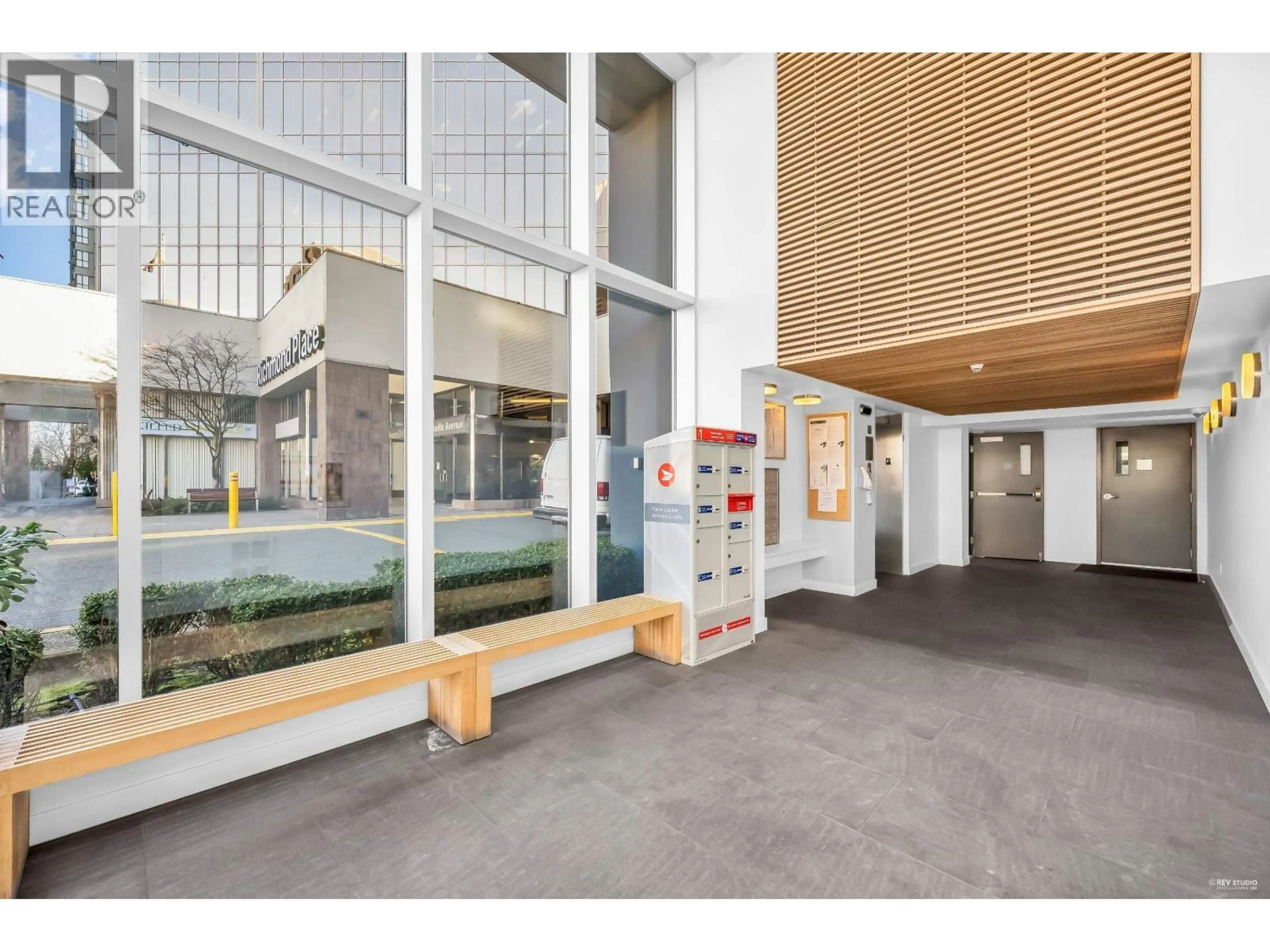 Indoor foyer for 3005 - 8080 GRANVILLE AVENUE, Richmond British Columbia V6Y1P3