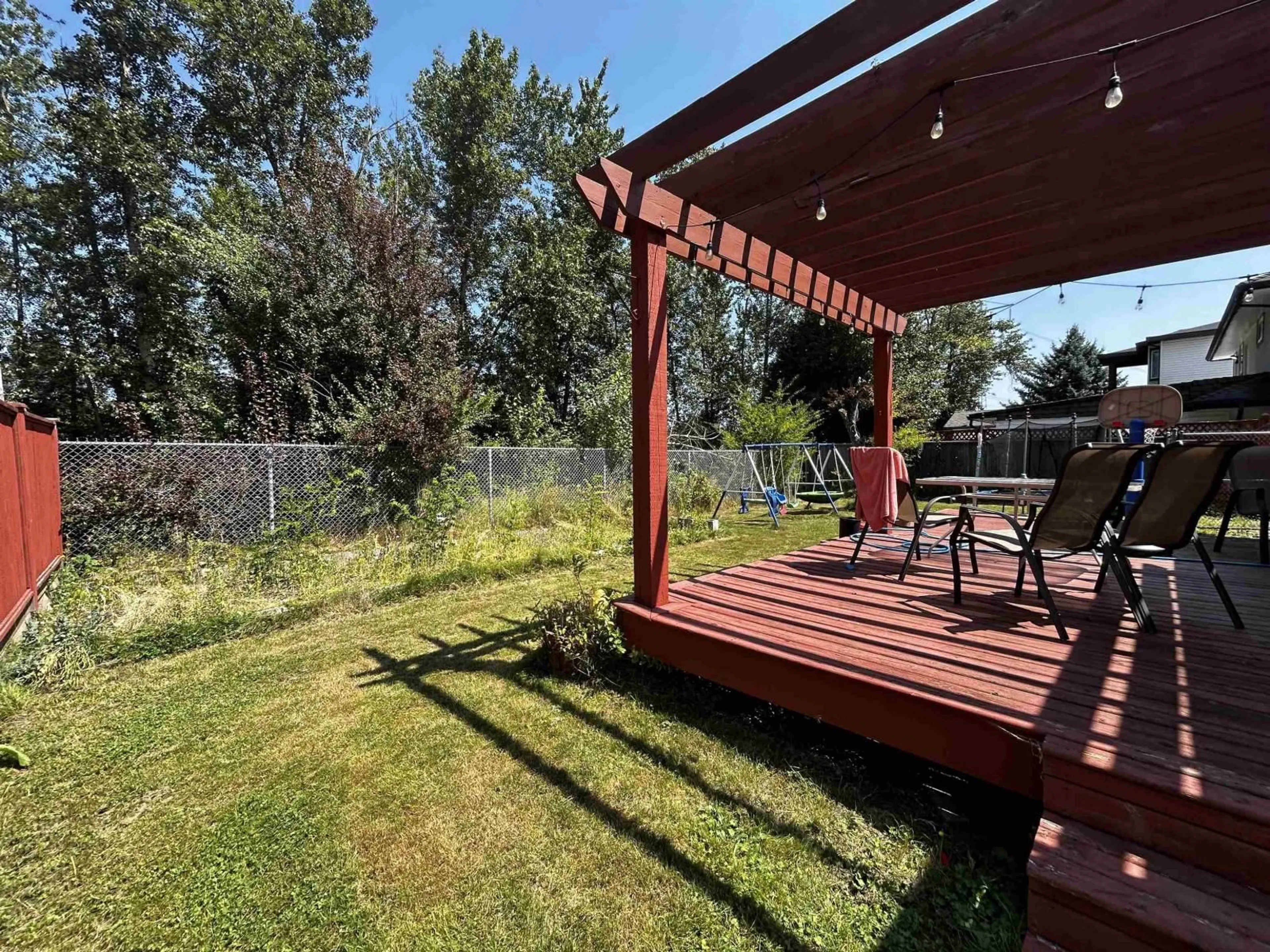 Patio, unknown for 32275 CLINTON AVENUE, Abbotsford British Columbia V2T5B3