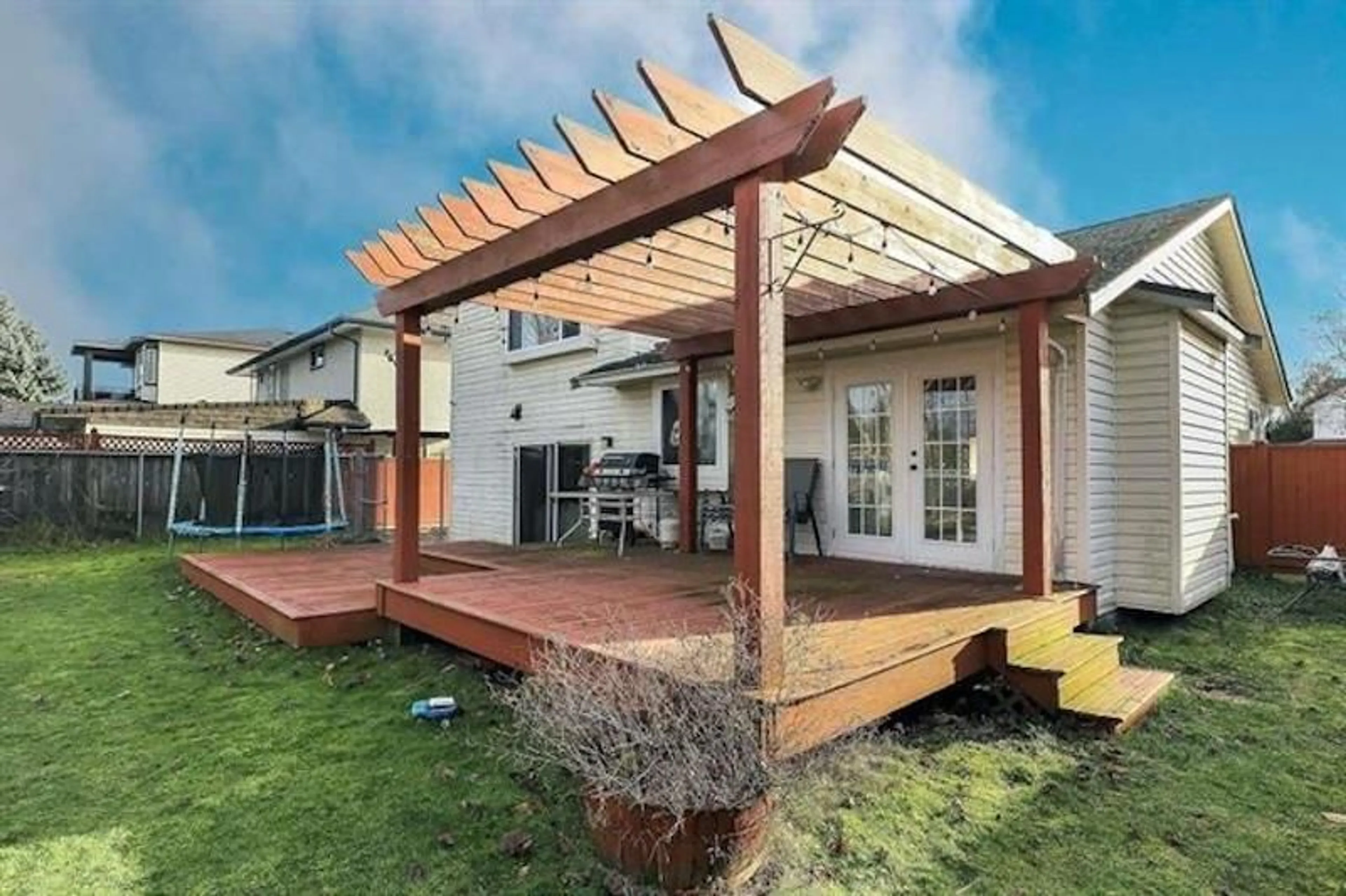 Patio, street for 32275 CLINTON AVENUE, Abbotsford British Columbia V2T5B3