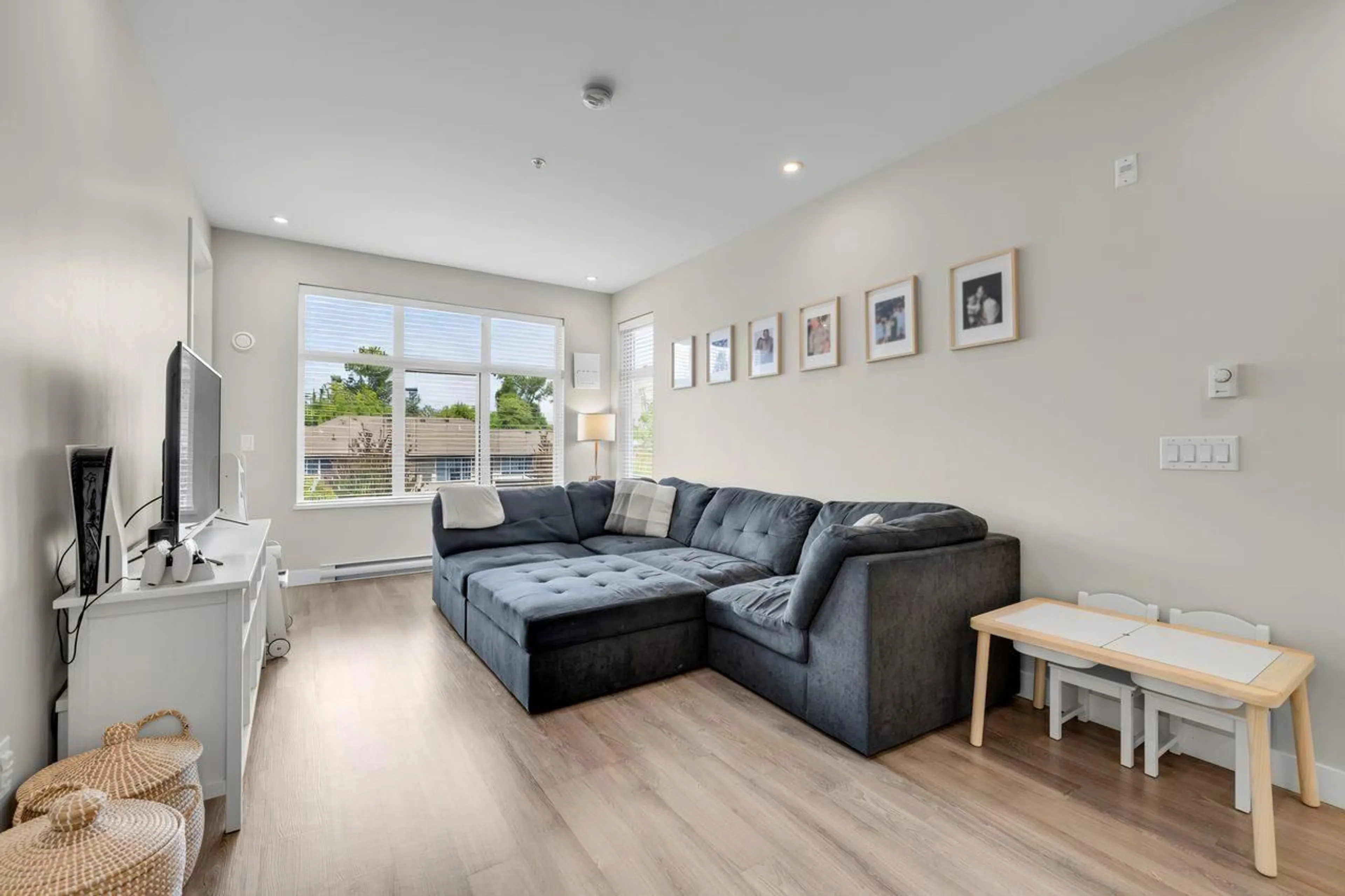 Living room with furniture, unknown for 411 - 15436 31 AVENUE, Surrey British Columbia V3Z1H3