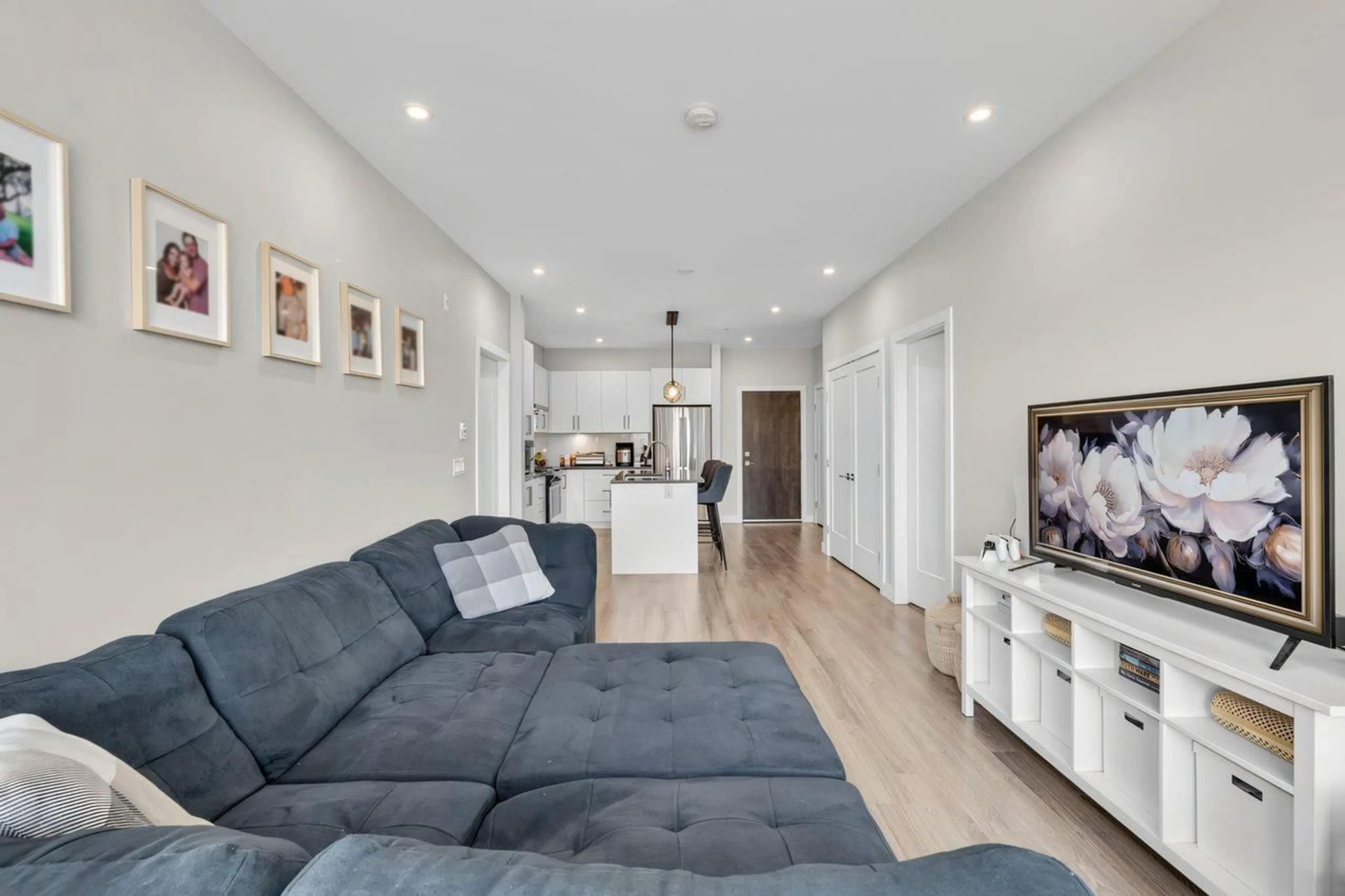 Living room with furniture, unknown for 411 - 15436 31 AVENUE, Surrey British Columbia V3Z1H3