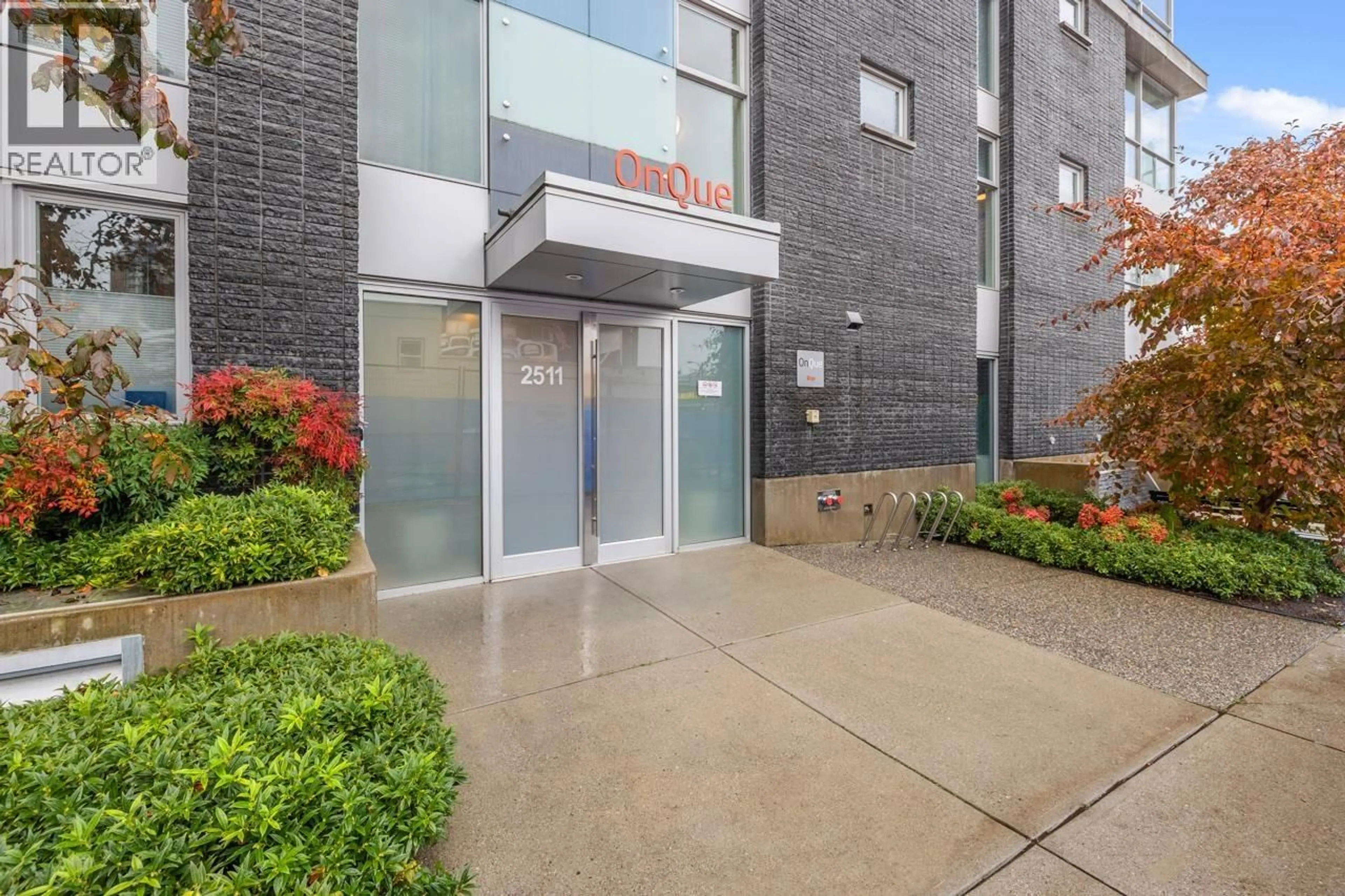 Indoor foyer for 101 - 2511 QUEBEC STREET, Vancouver British Columbia V5T0B6