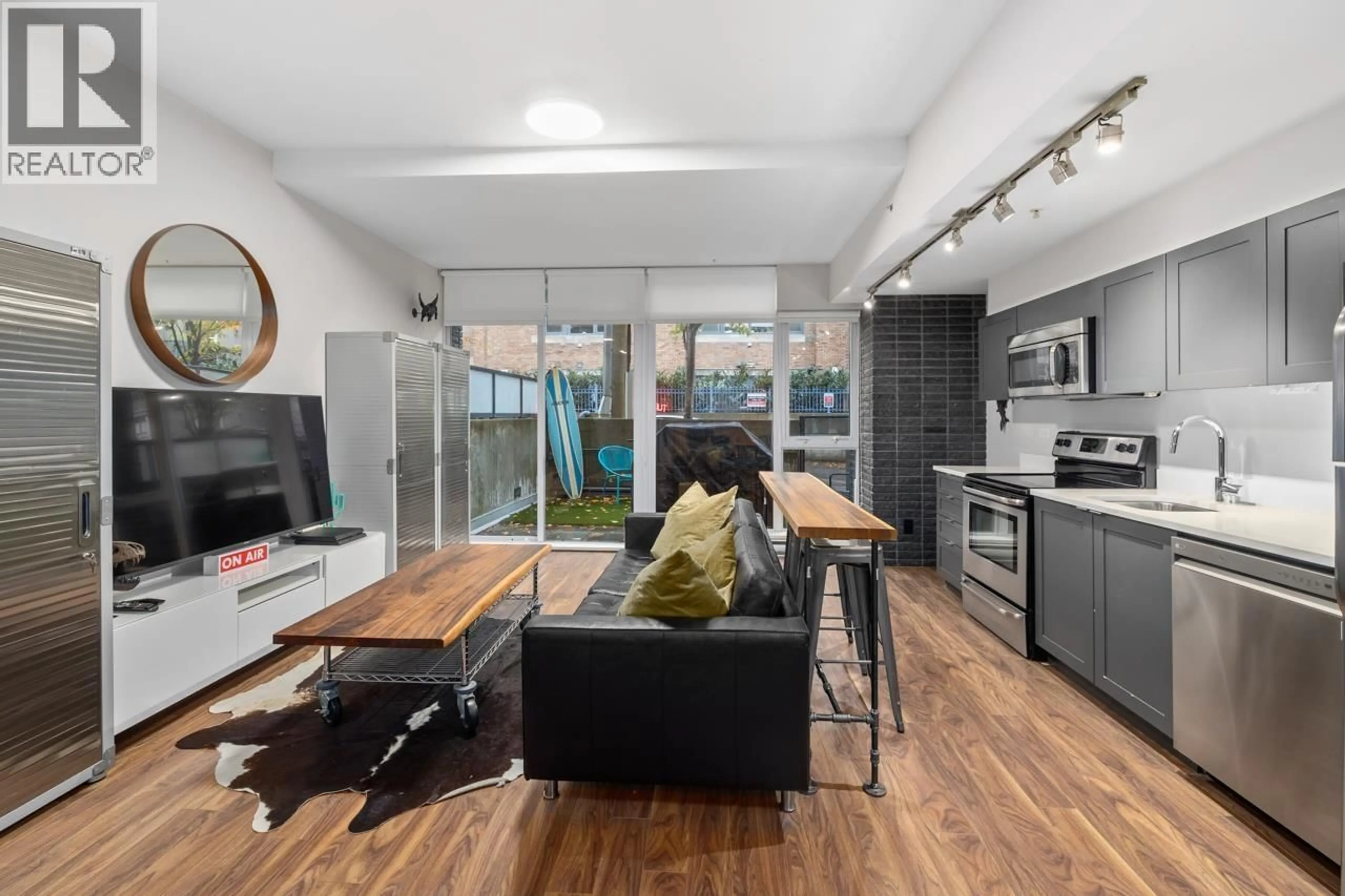 Living room with furniture, unknown for 101 - 2511 QUEBEC STREET, Vancouver British Columbia V5T0B6