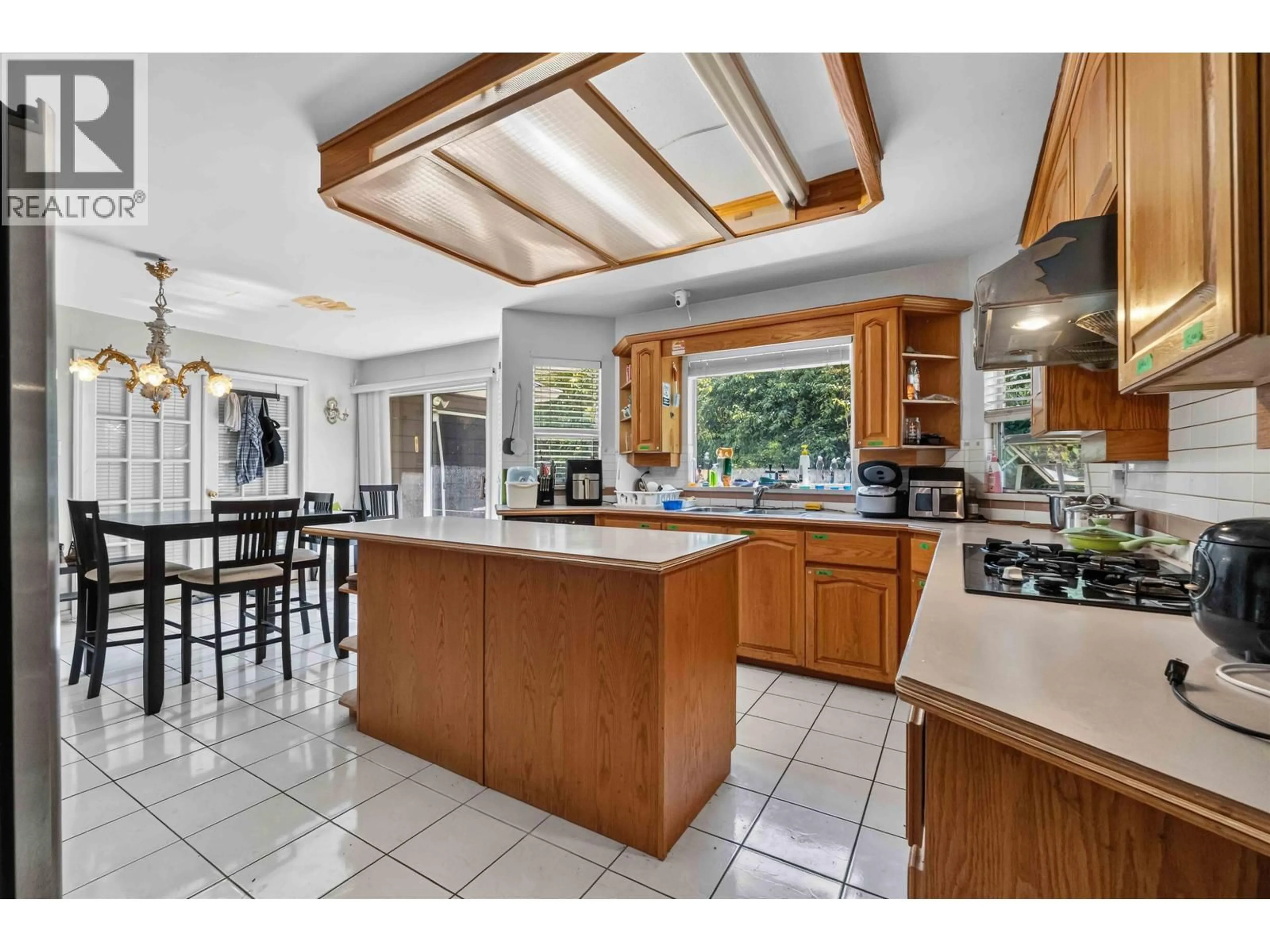 Open concept kitchen, ceramic/tile floor for 3780 CUNNINGHAM DRIVE, Richmond British Columbia V6X3N5