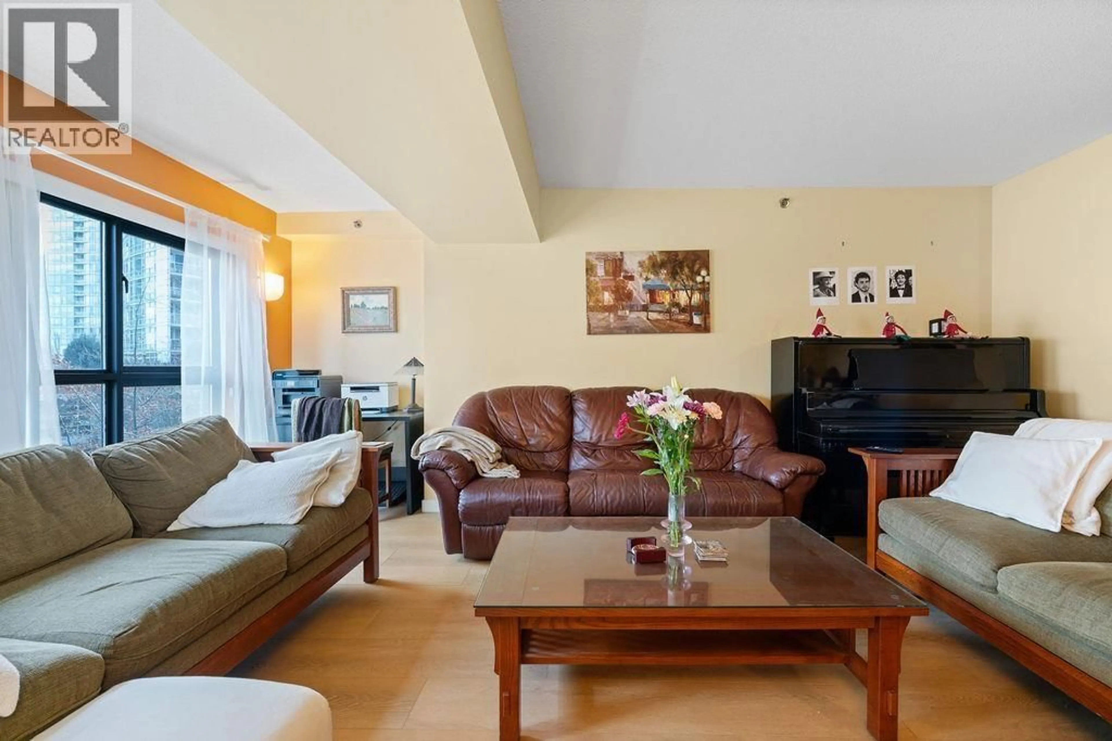 Living room with furniture, unknown for 404 - 238 ALVIN NAROD MEWS, Vancouver British Columbia V6B5Z3