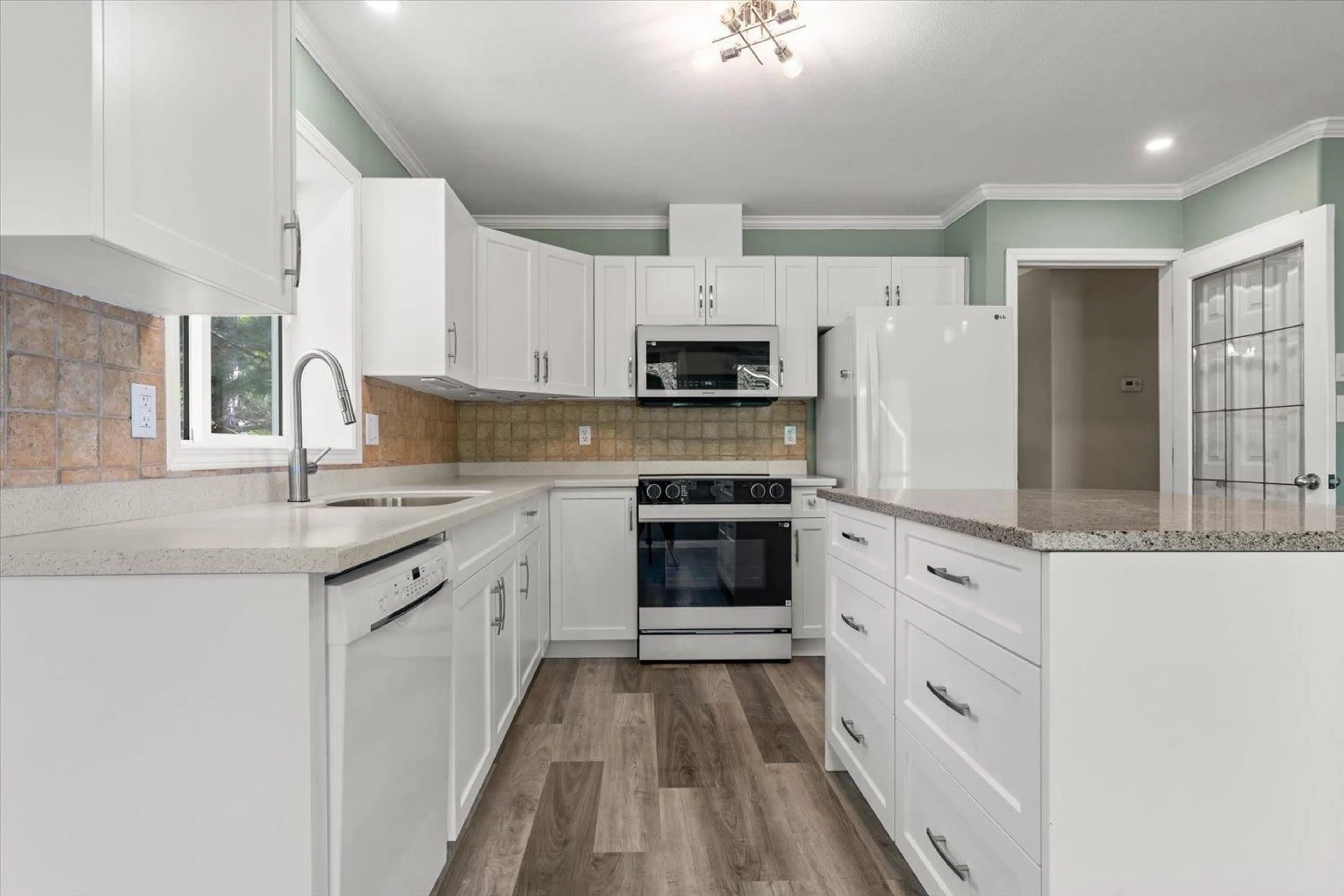 Open concept kitchen, unknown for 5709 STONEHAVEN STREET, Chilliwack British Columbia V2R3Y6