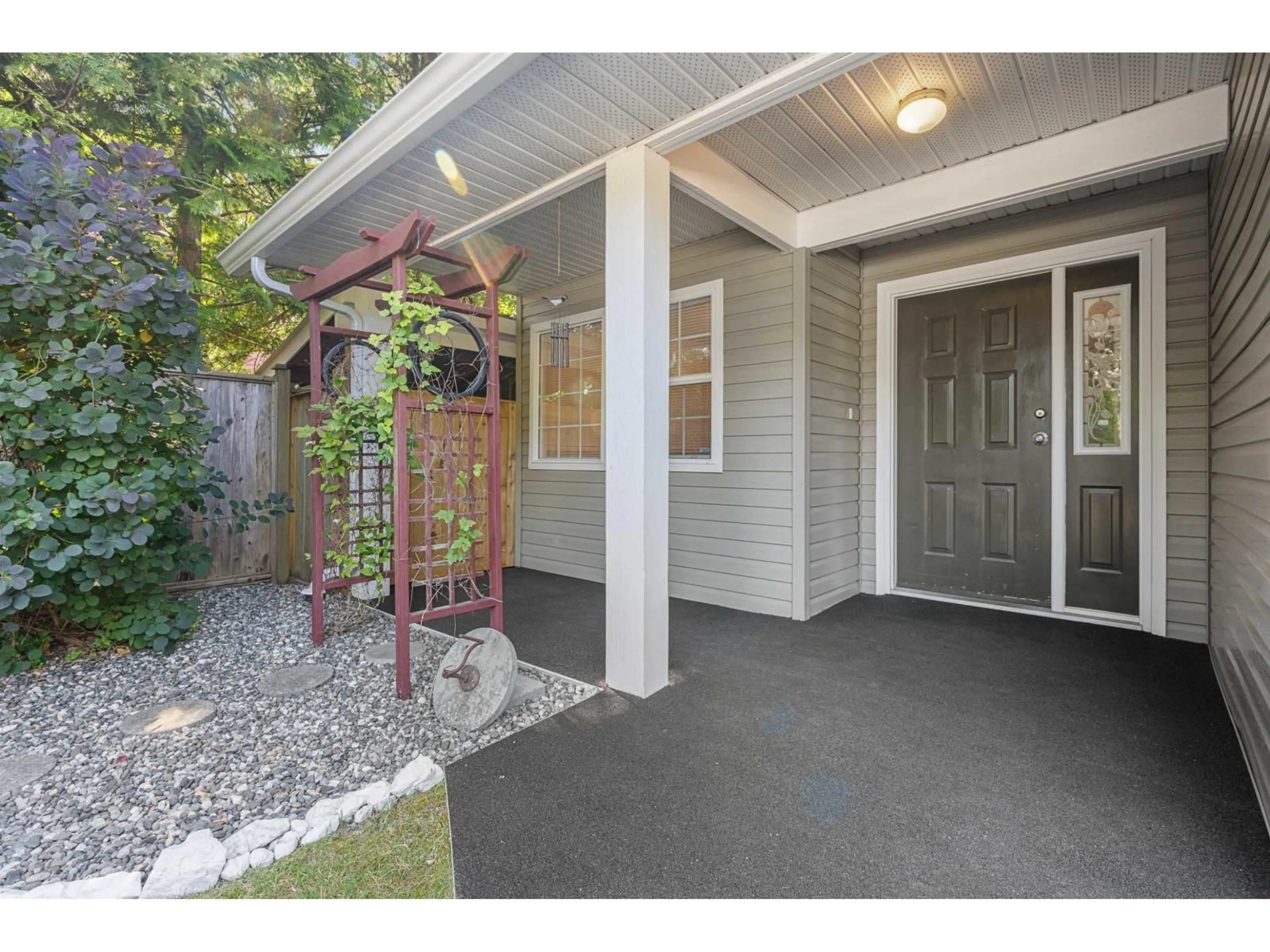 Indoor entryway for 63920 FLOOD HOPE ROAD, Hope British Columbia V0X1L2