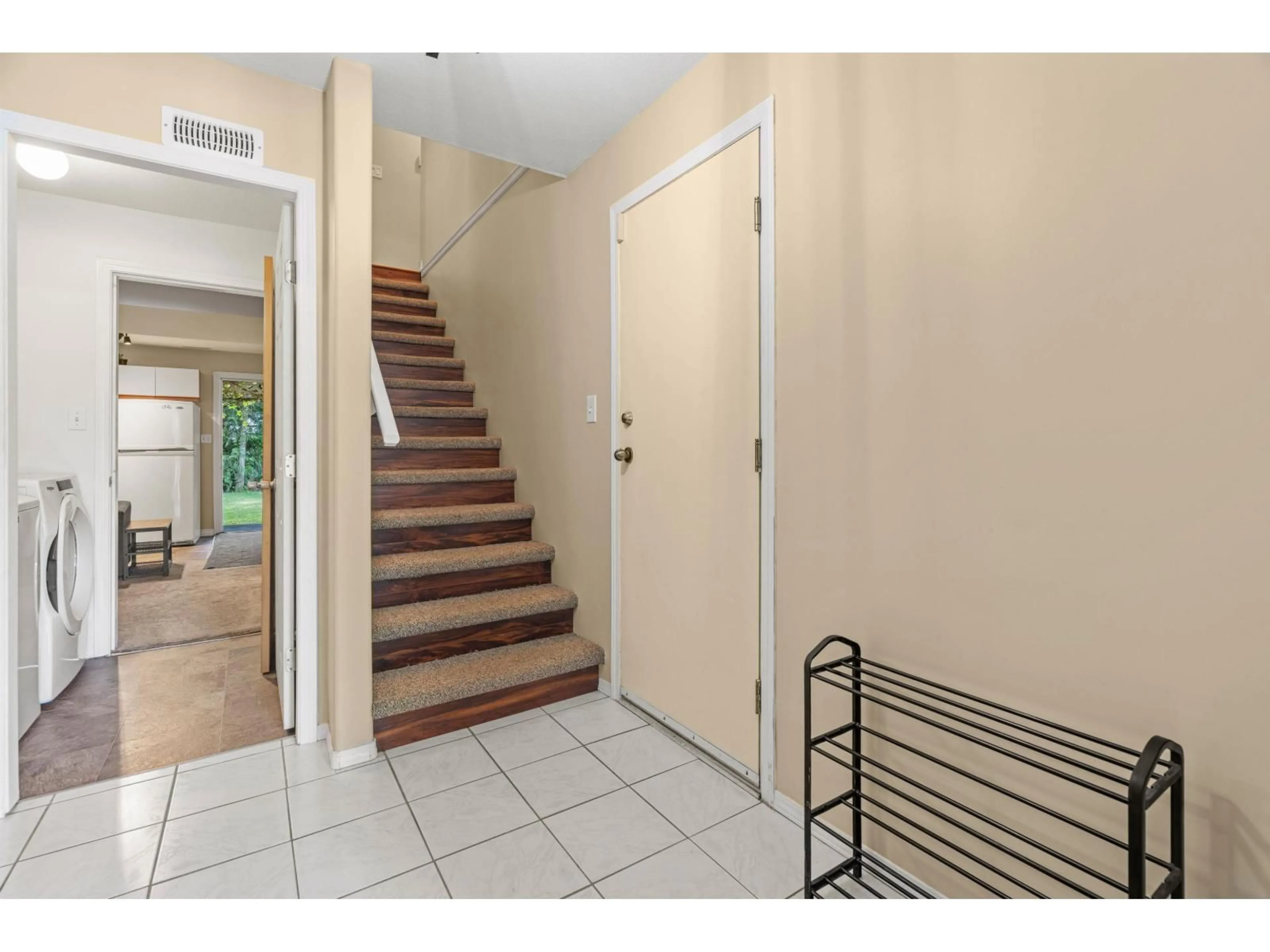 Indoor entryway for 63920 FLOOD HOPE ROAD, Hope British Columbia V0X1L2