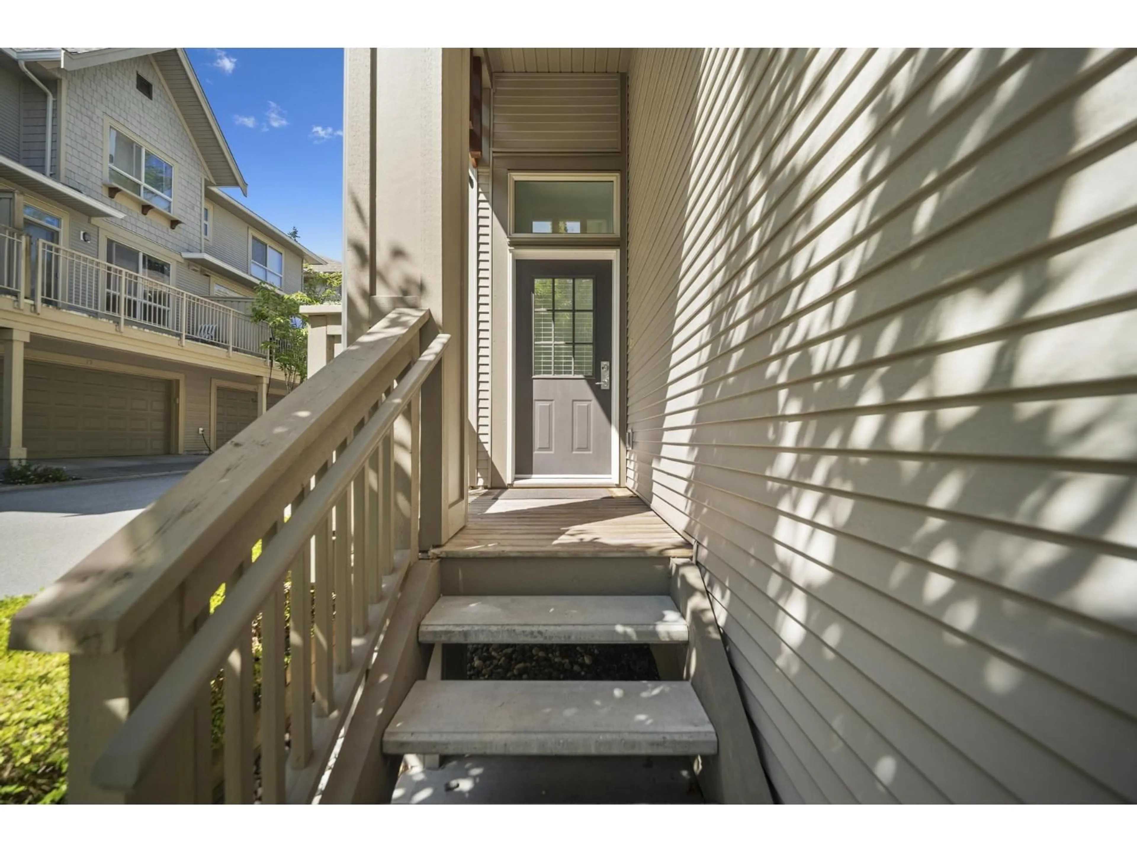 Indoor entryway for 45 - 2738 158 STREET, Surrey British Columbia V3S3K3