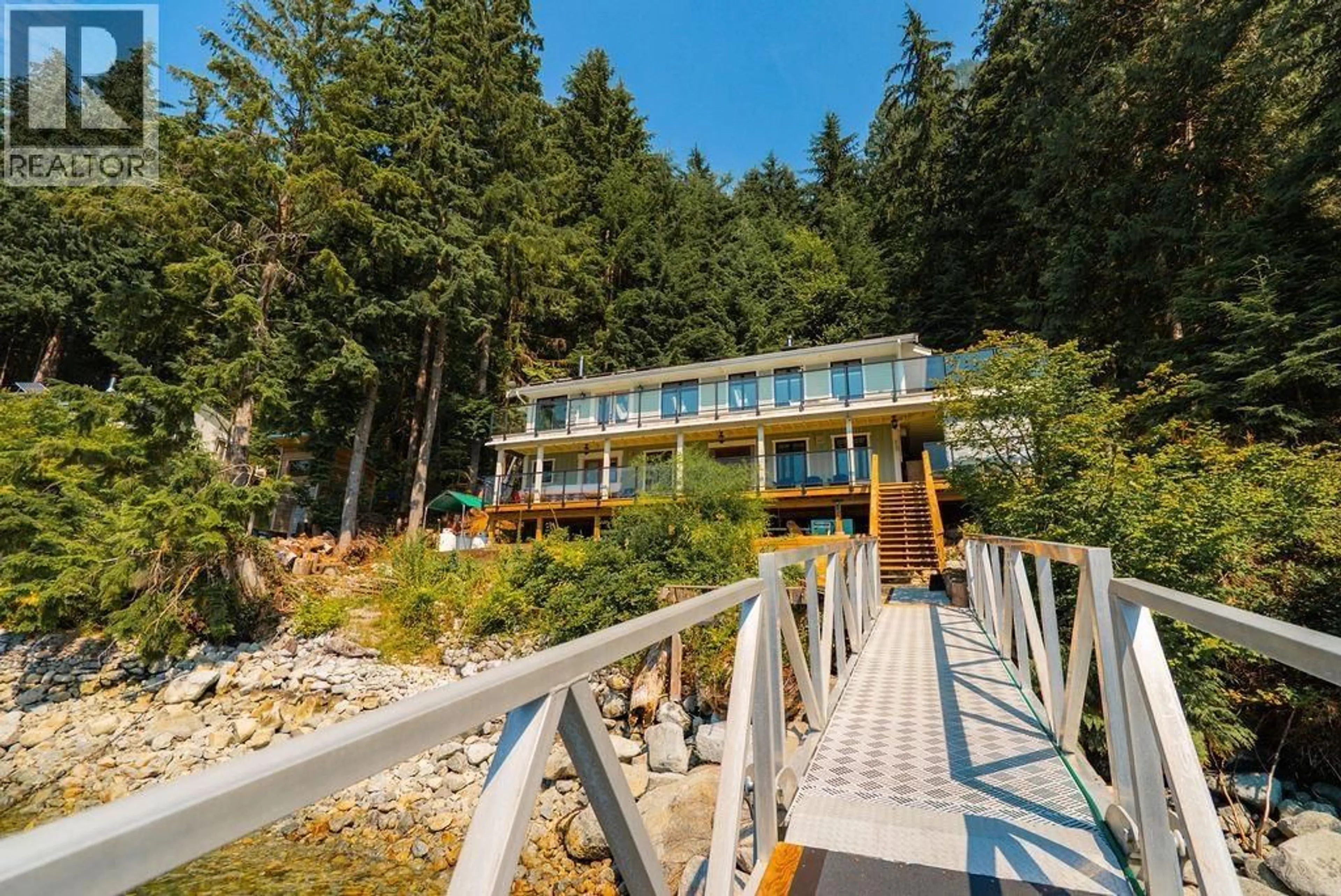 A pic from outside/outdoor area/front of a property/back of a property/a pic from drone, water/lake/river/ocean view for 29 CROKER ISLAND, North Vancouver British Columbia V0V0V0