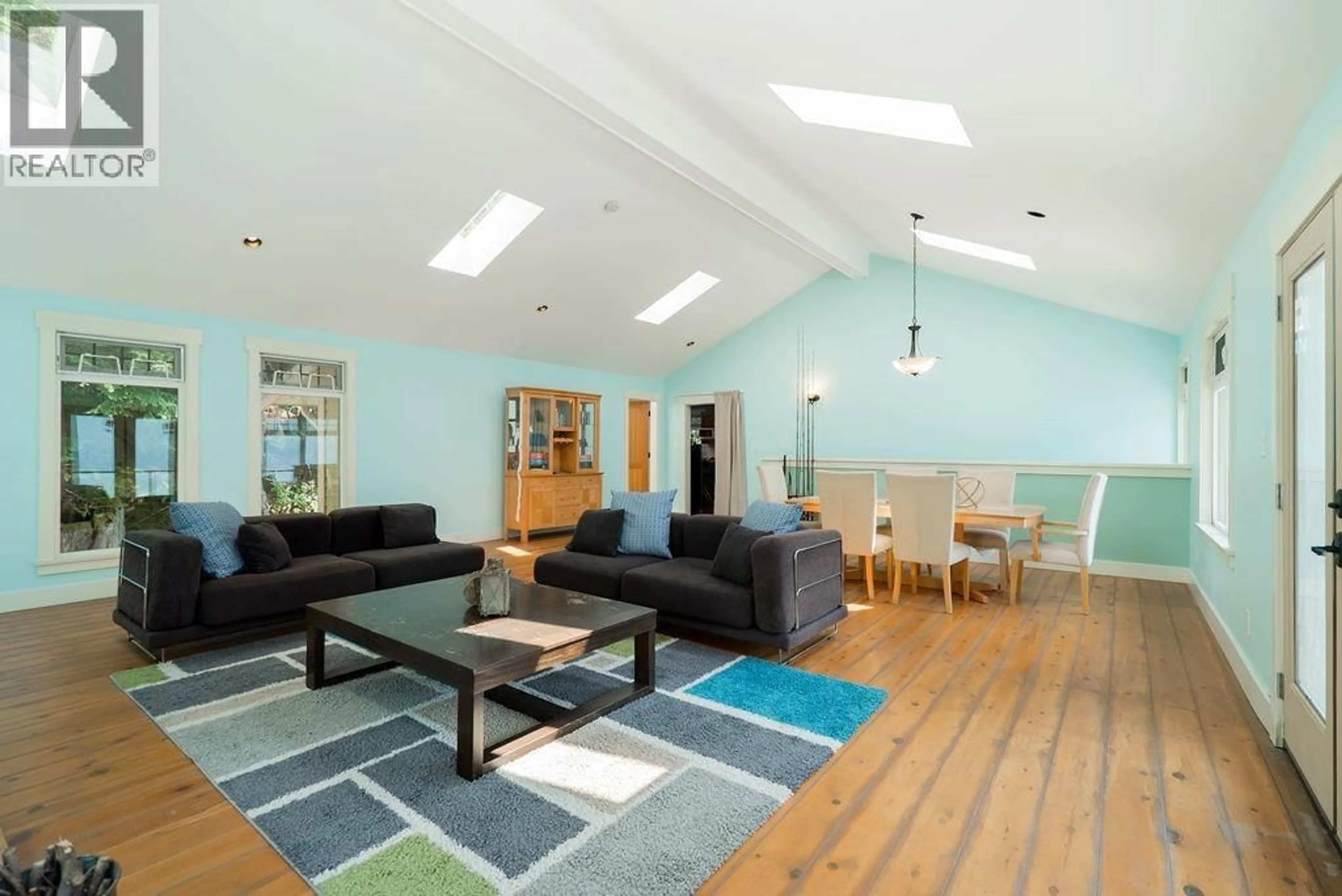 Living room with furniture, wood/laminate floor for 29 CROKER ISLAND, North Vancouver British Columbia V0V0V0
