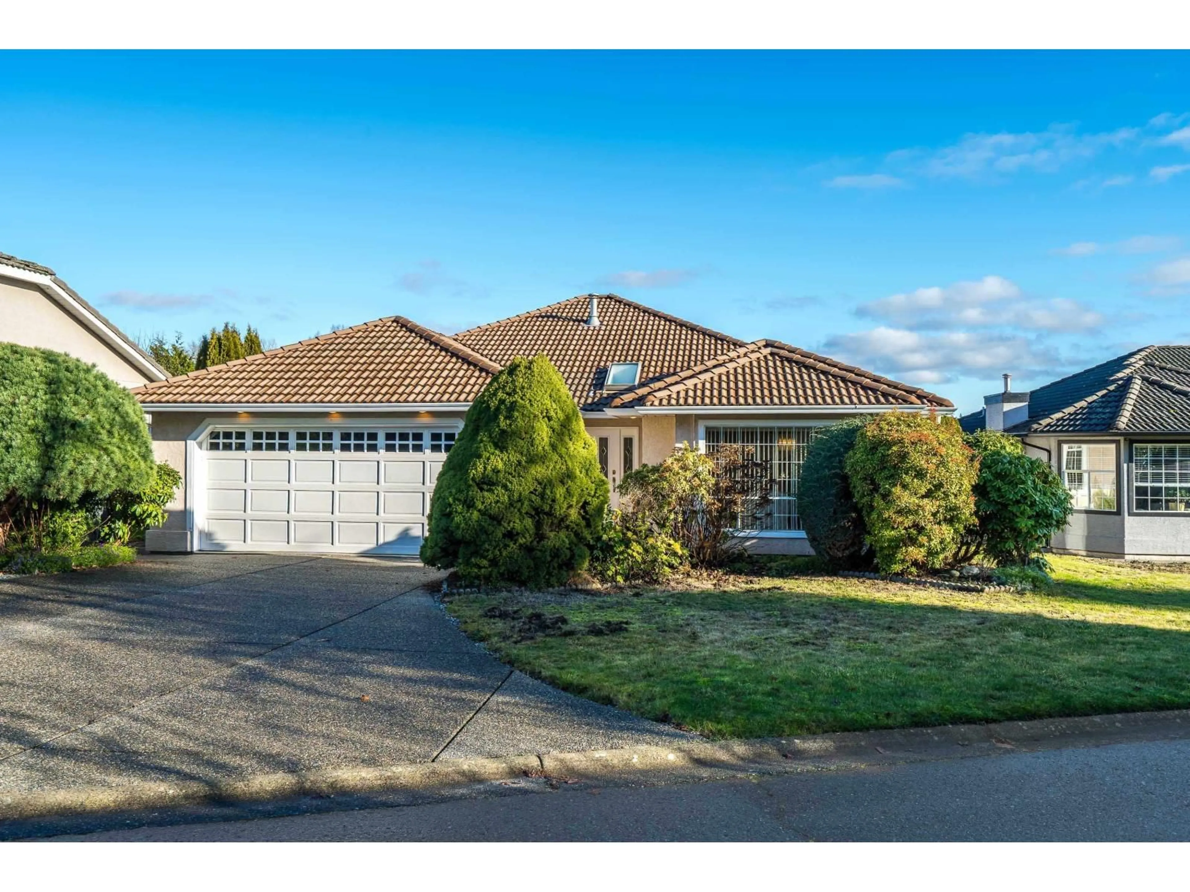 Unknown for 1035 KING GEORGE BOULEVARD, Surrey British Columbia V4A9S7