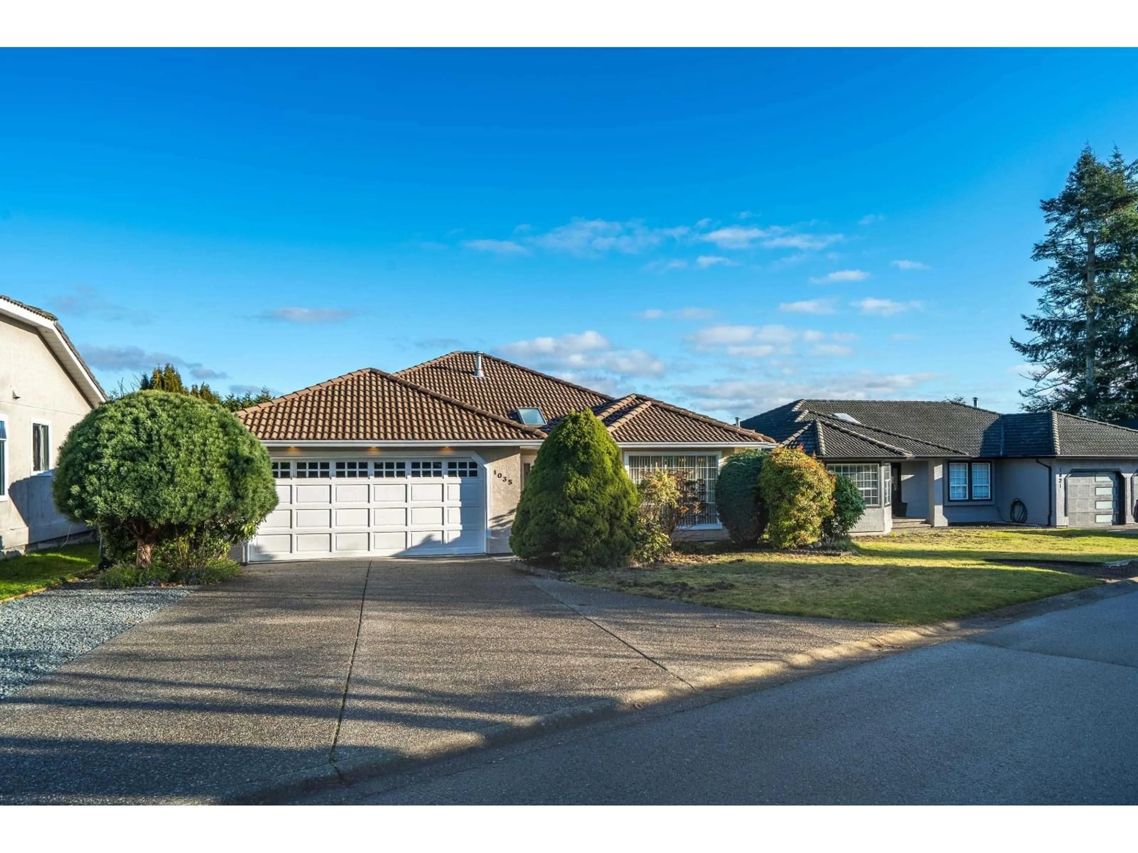 Unknown for 1035 KING GEORGE BOULEVARD, Surrey British Columbia V4A9S7