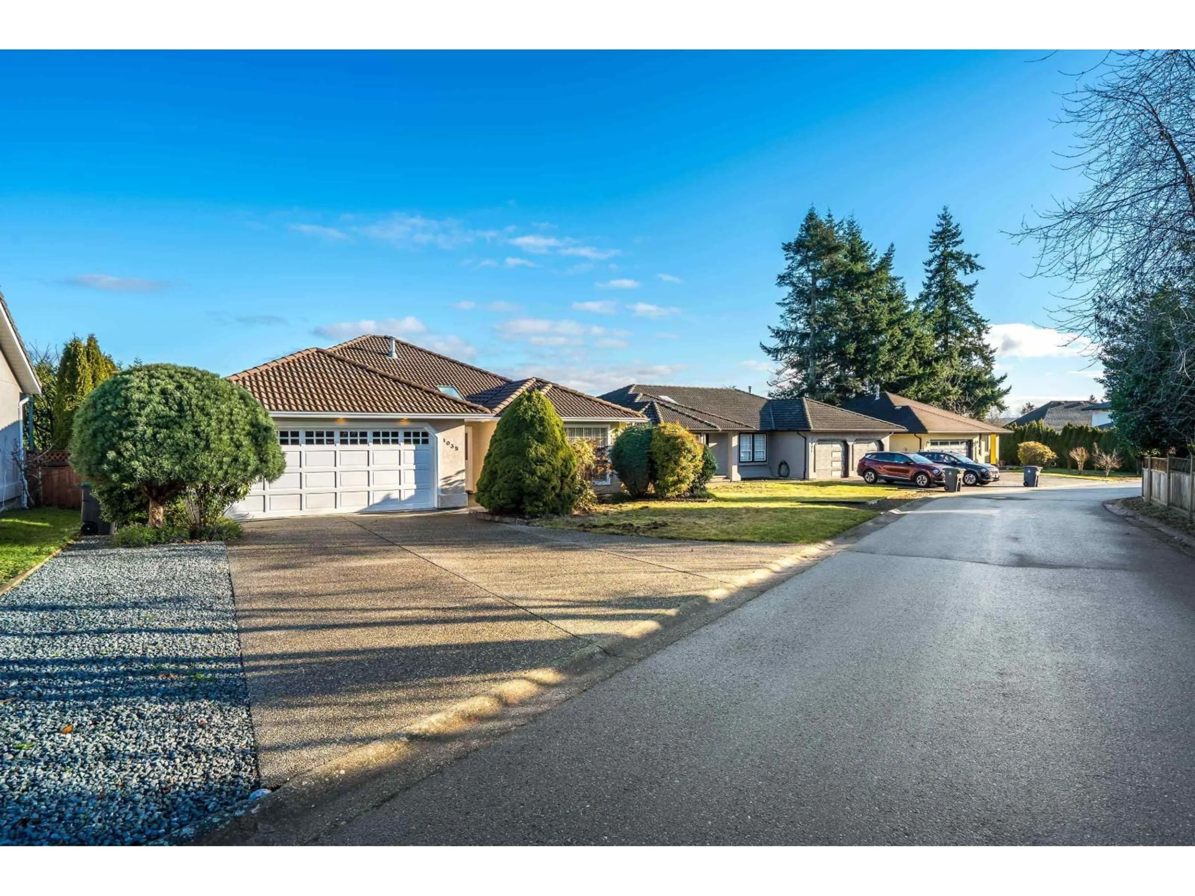 A pic from outside/outdoor area/front of a property/back of a property/a pic from drone, street for 1035 KING GEORGE BOULEVARD, Surrey British Columbia V4A9S7