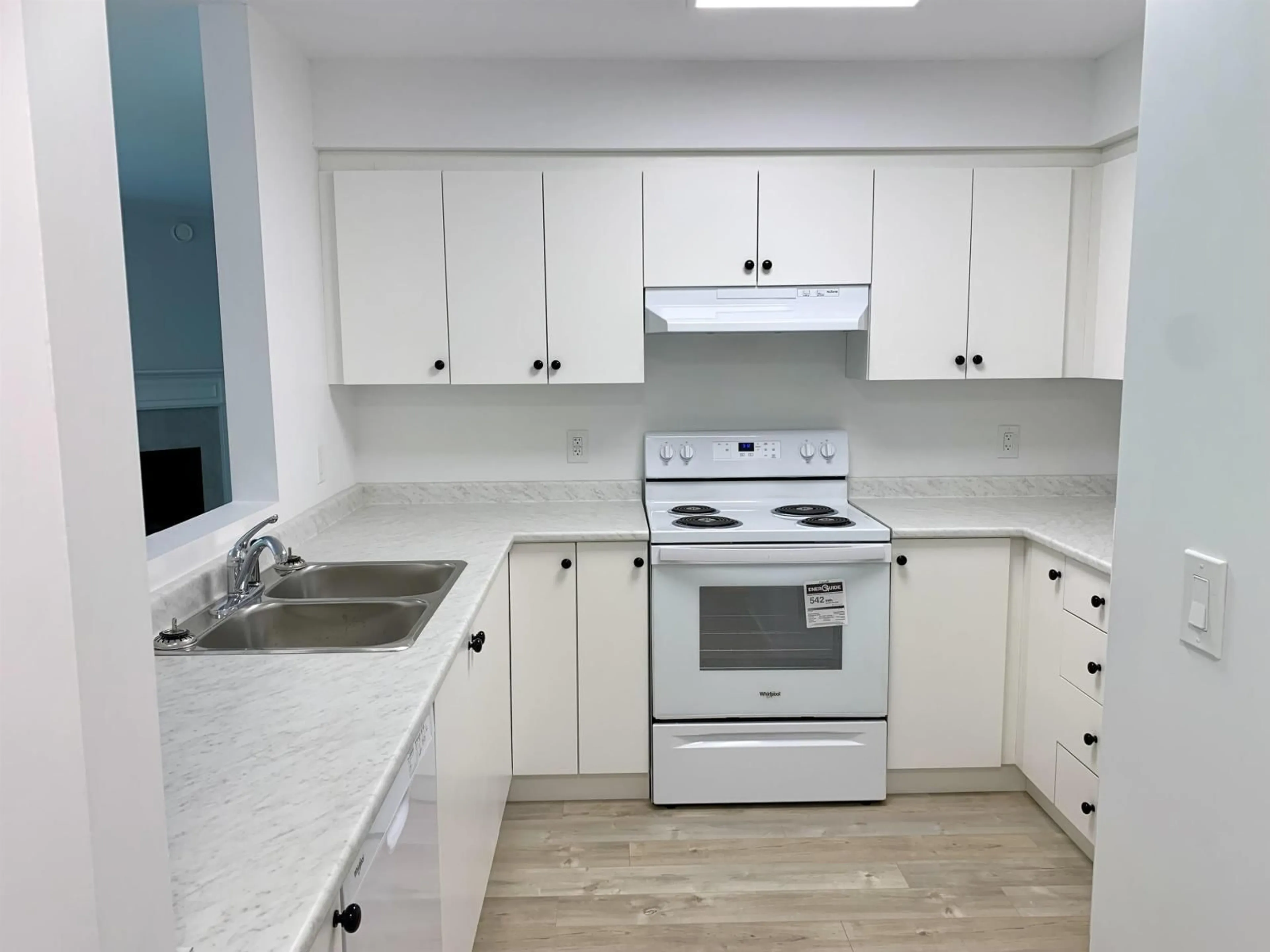 Standard kitchen, unknown for 301 - 7265 HAIG STREET, Mission British Columbia V2V6N3
