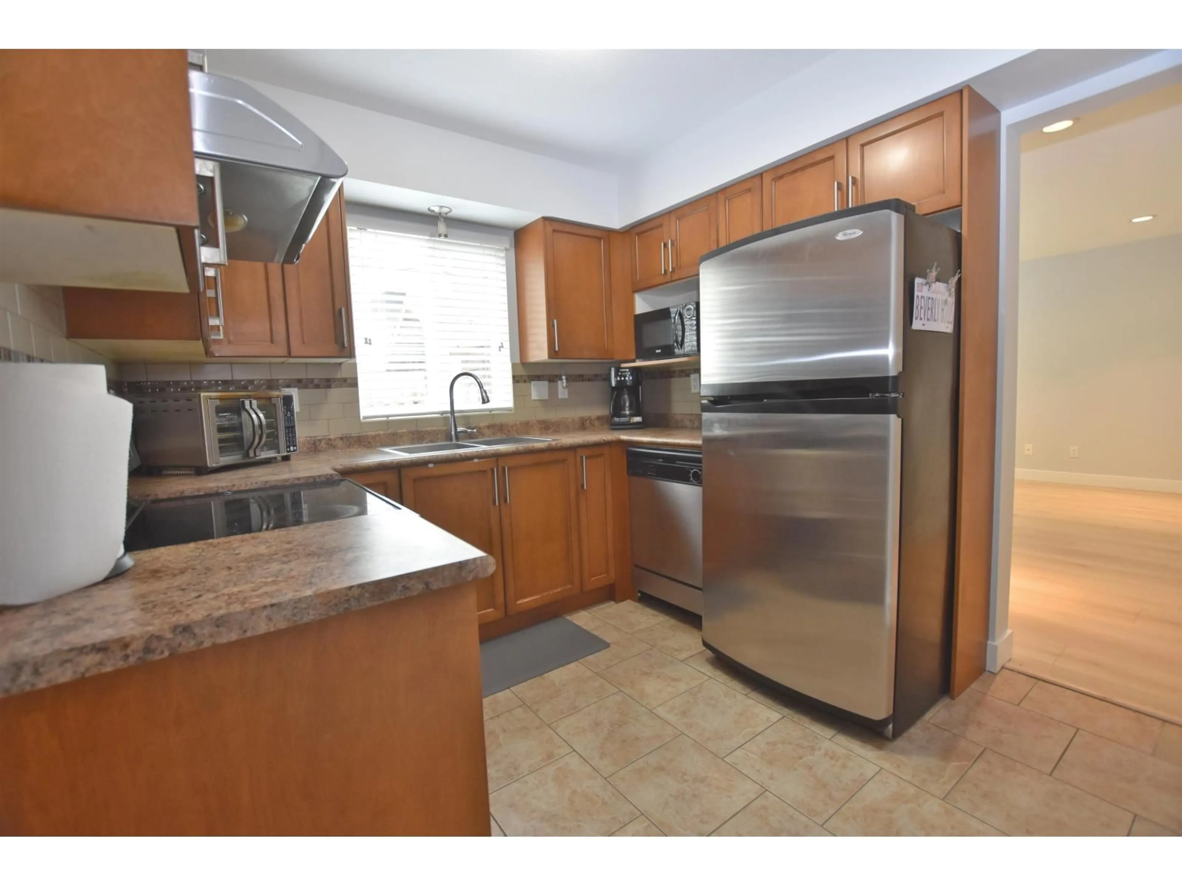 Standard kitchen, unknown for 15402 96A AVENUE, Surrey British Columbia V3R7H2