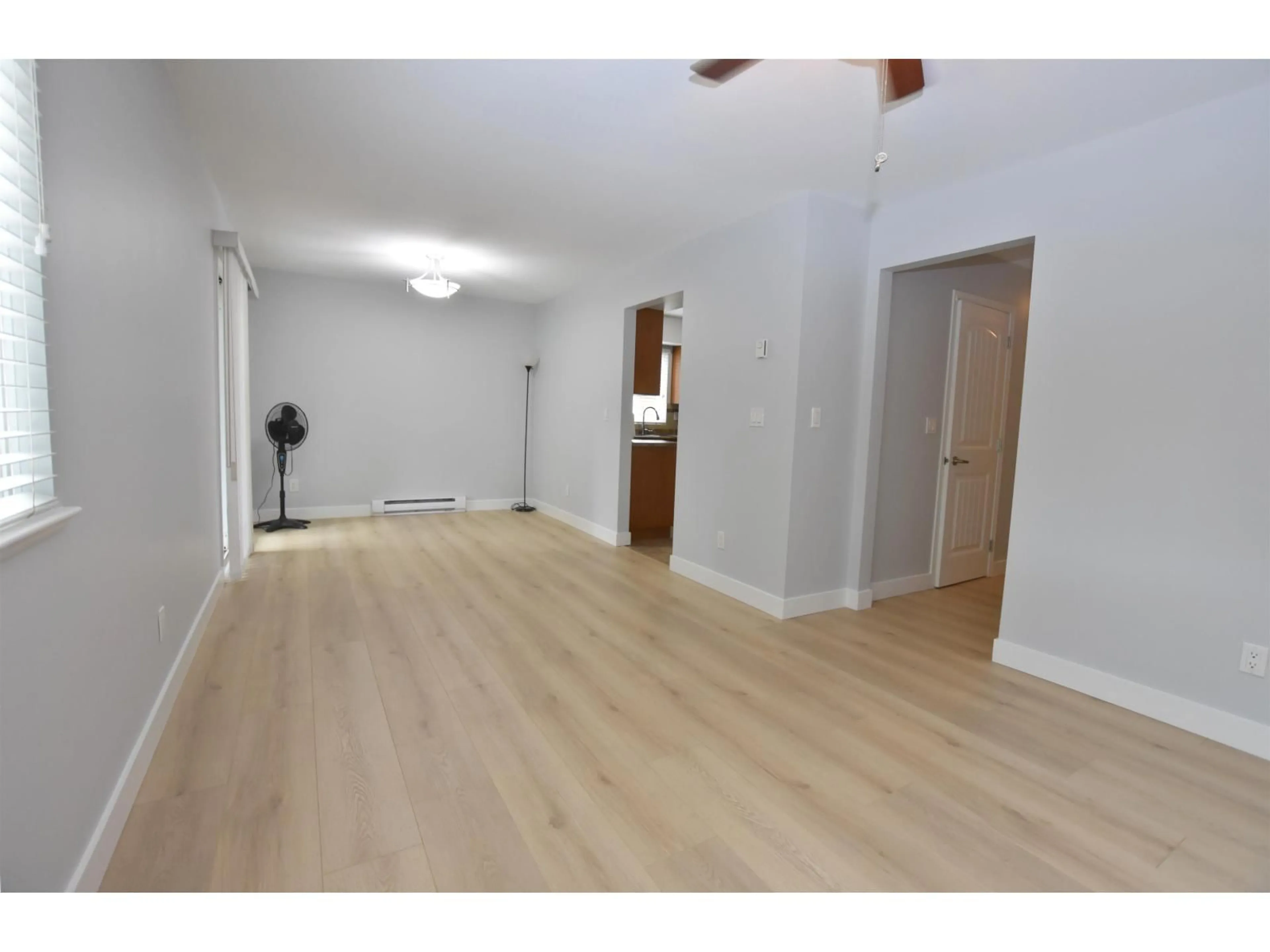 A pic of a room for 15402 96A AVENUE, Surrey British Columbia V3R7H2