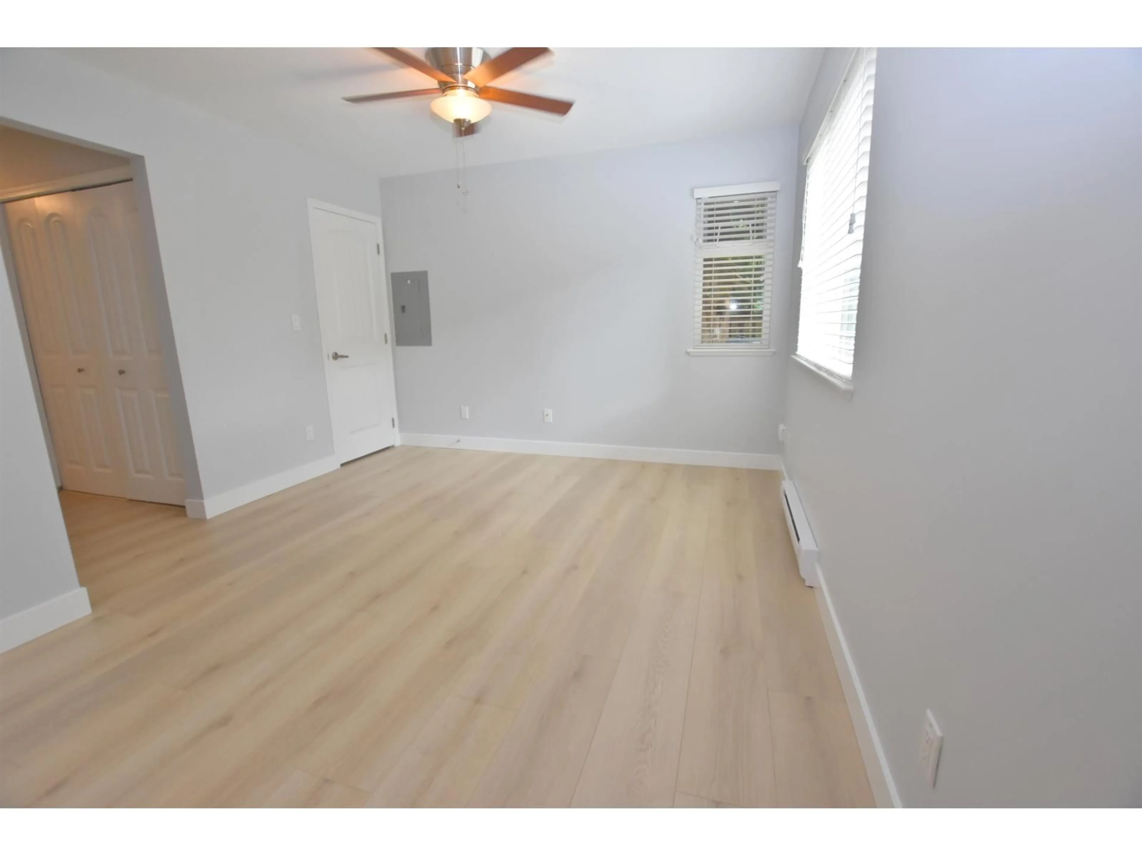 A pic of a room for 15402 96A AVENUE, Surrey British Columbia V3R7H2