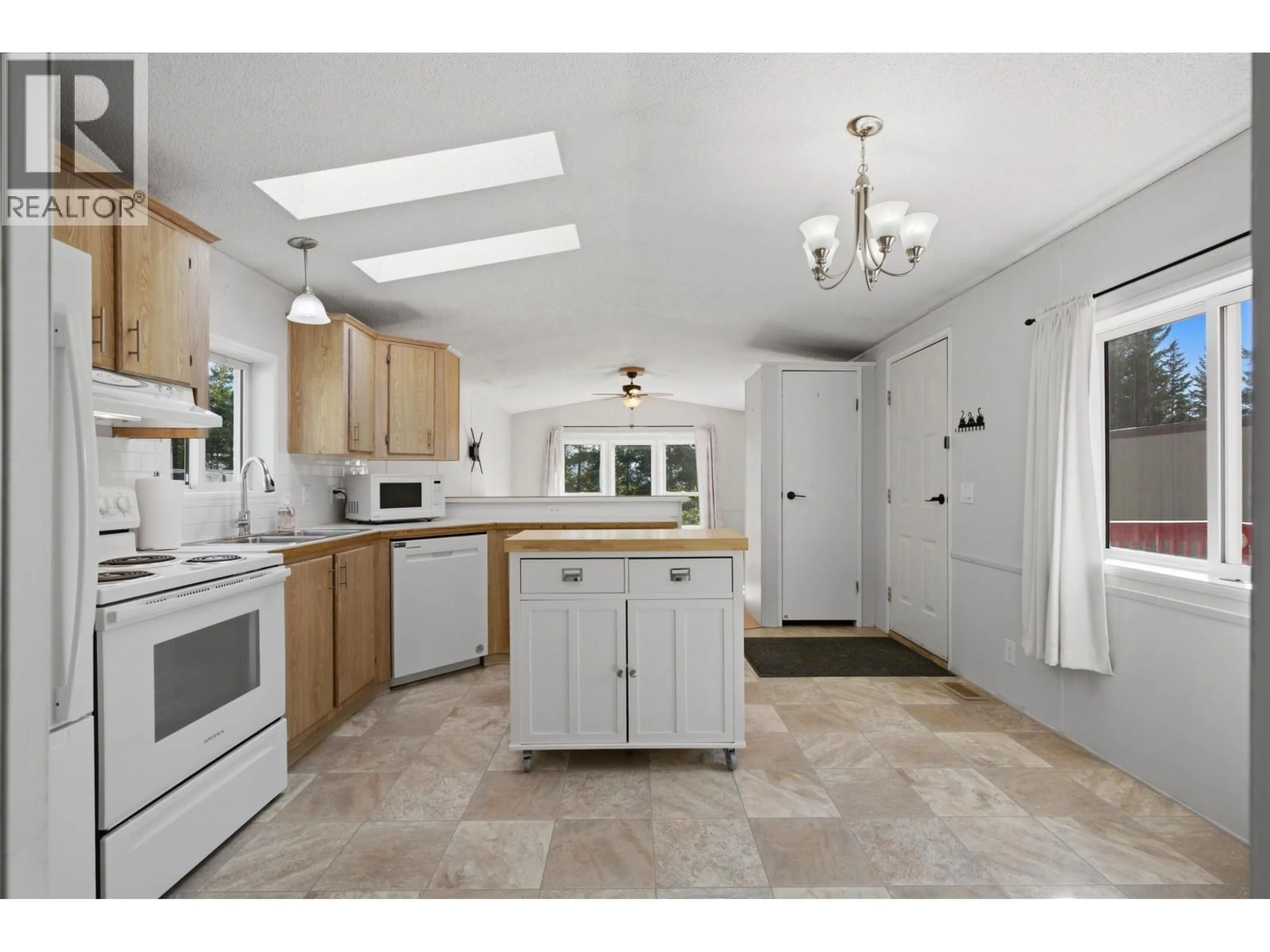Open concept kitchen, ceramic/tile floor for 22 - 803 HODGSON ROAD, Williams Lake British Columbia V2G3R2