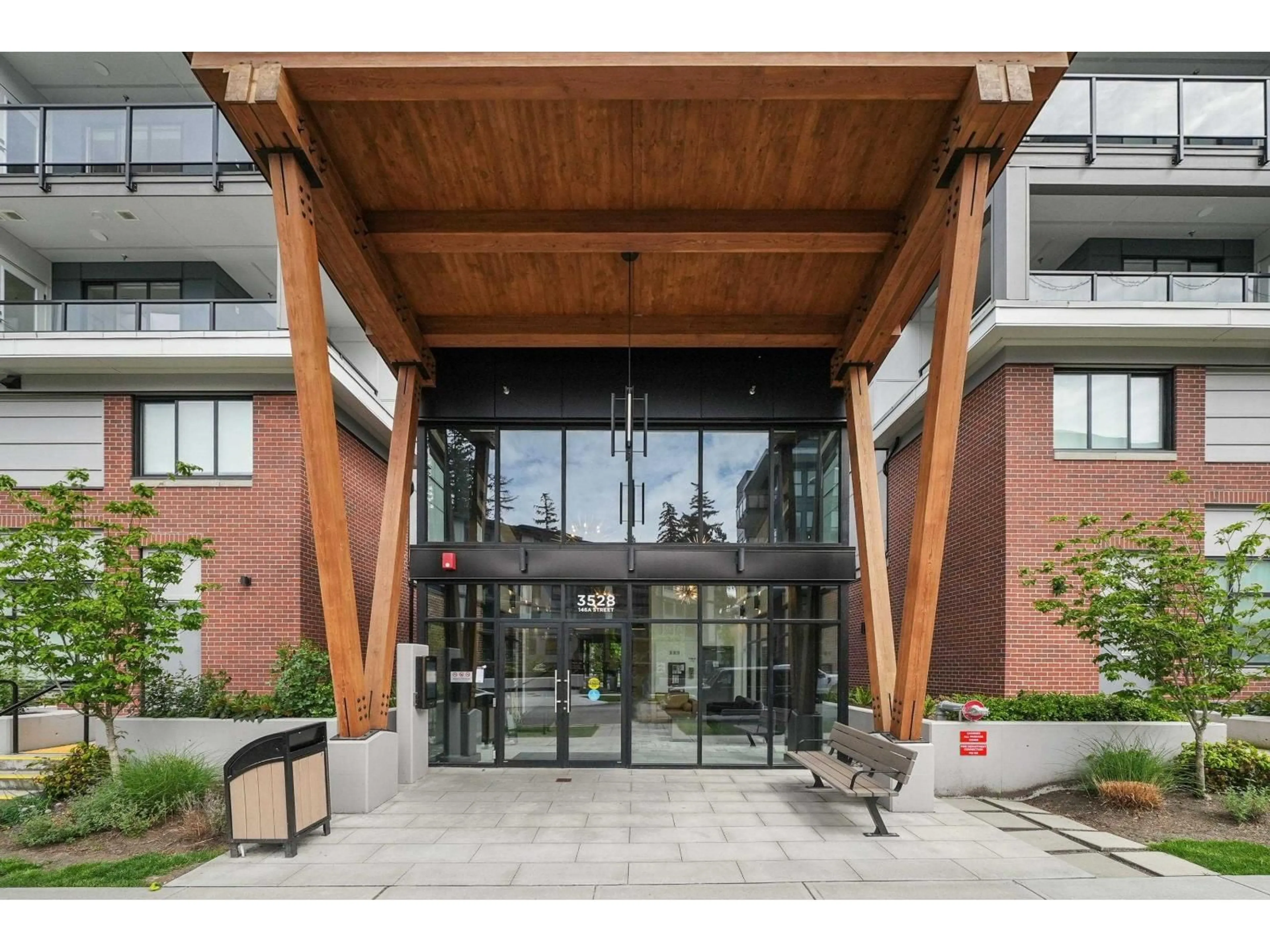 Indoor foyer for 317 - 3528 146A STREET, Surrey British Columbia V4P0H4