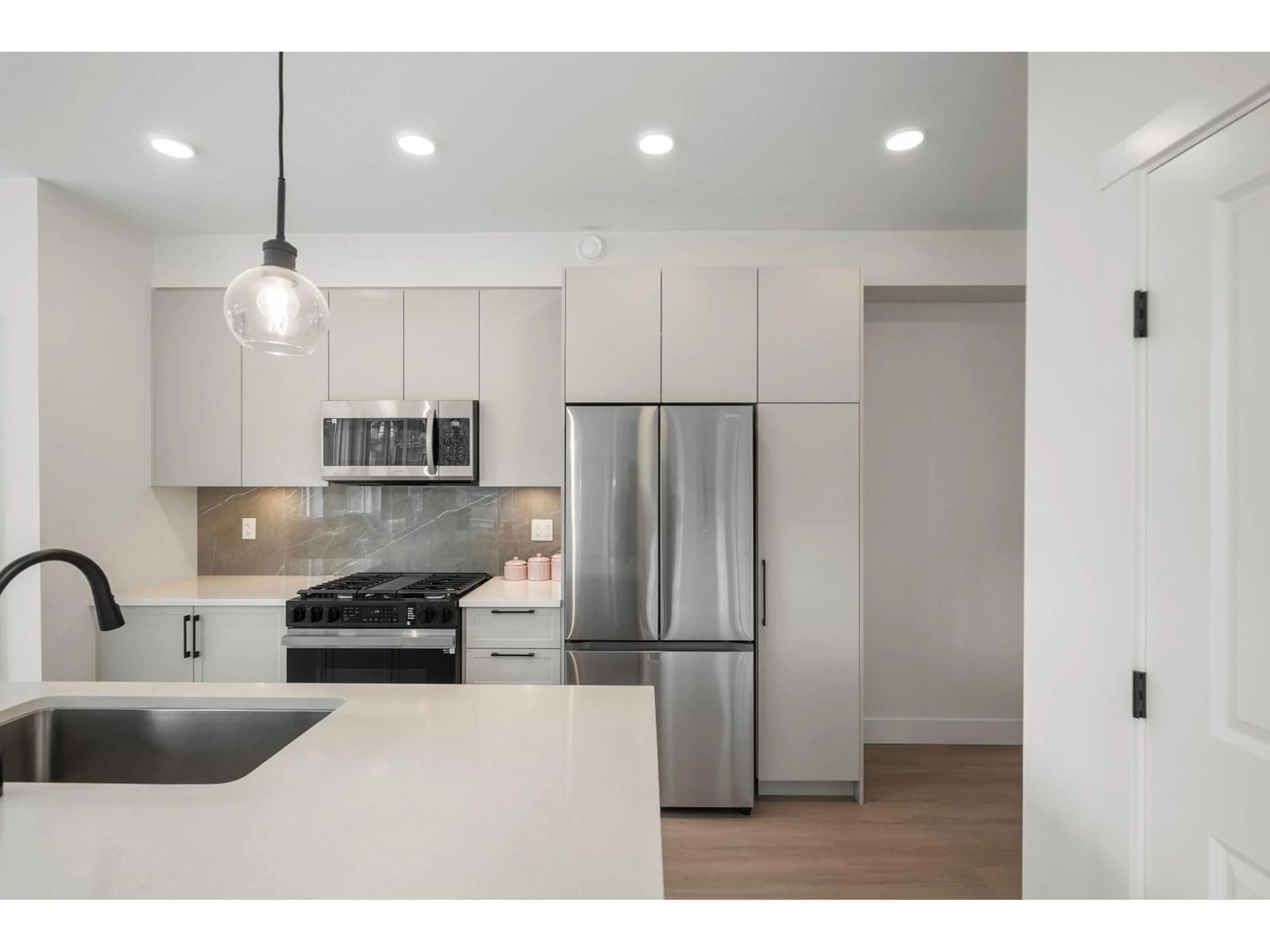 Open concept kitchen, unknown for 317 - 3528 146A STREET, Surrey British Columbia V4P0H4
