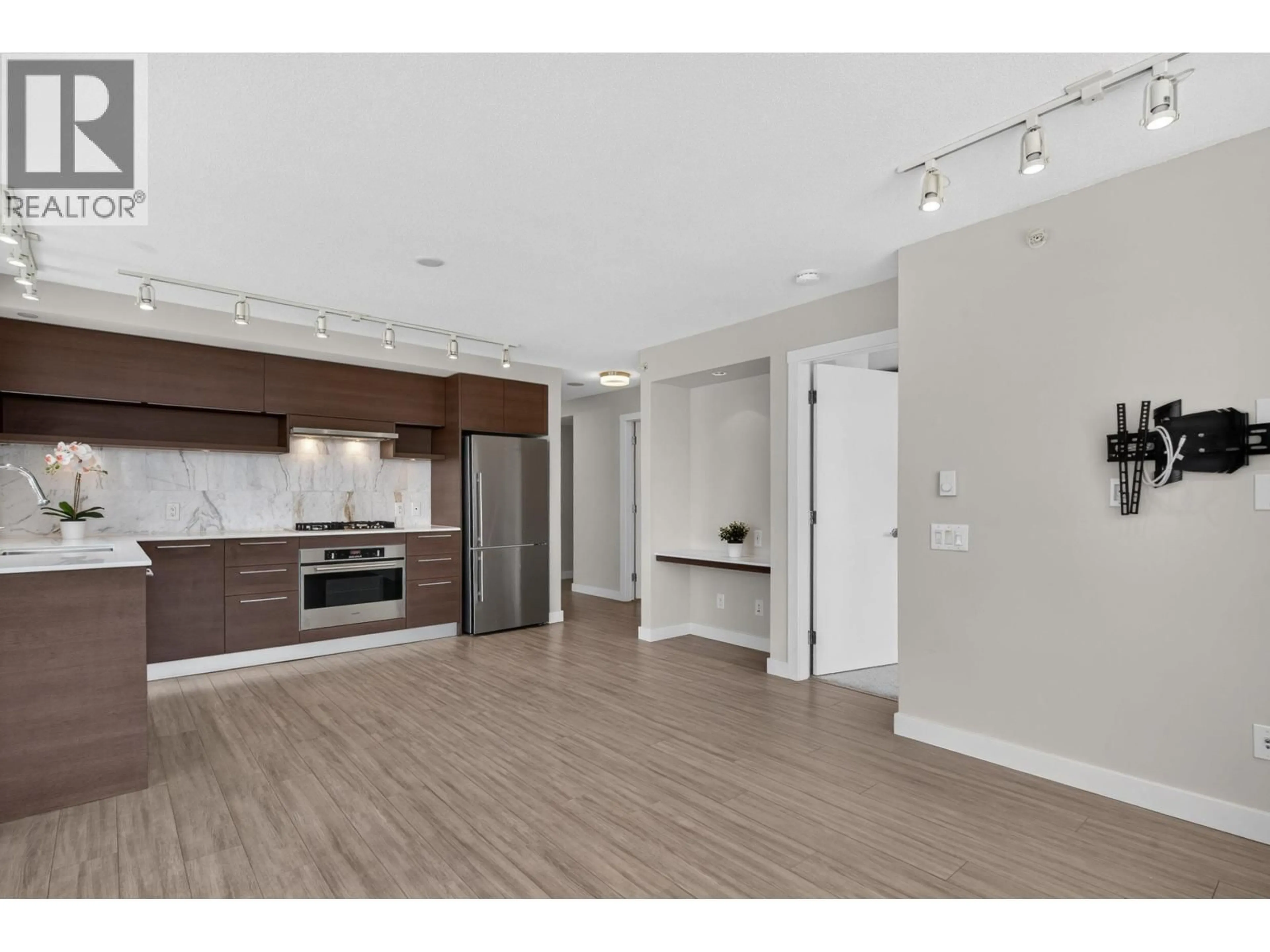 Open concept kitchen, wood/laminate floor for 1402 - 570 EMERSON STREET, Coquitlam British Columbia V3J0G4