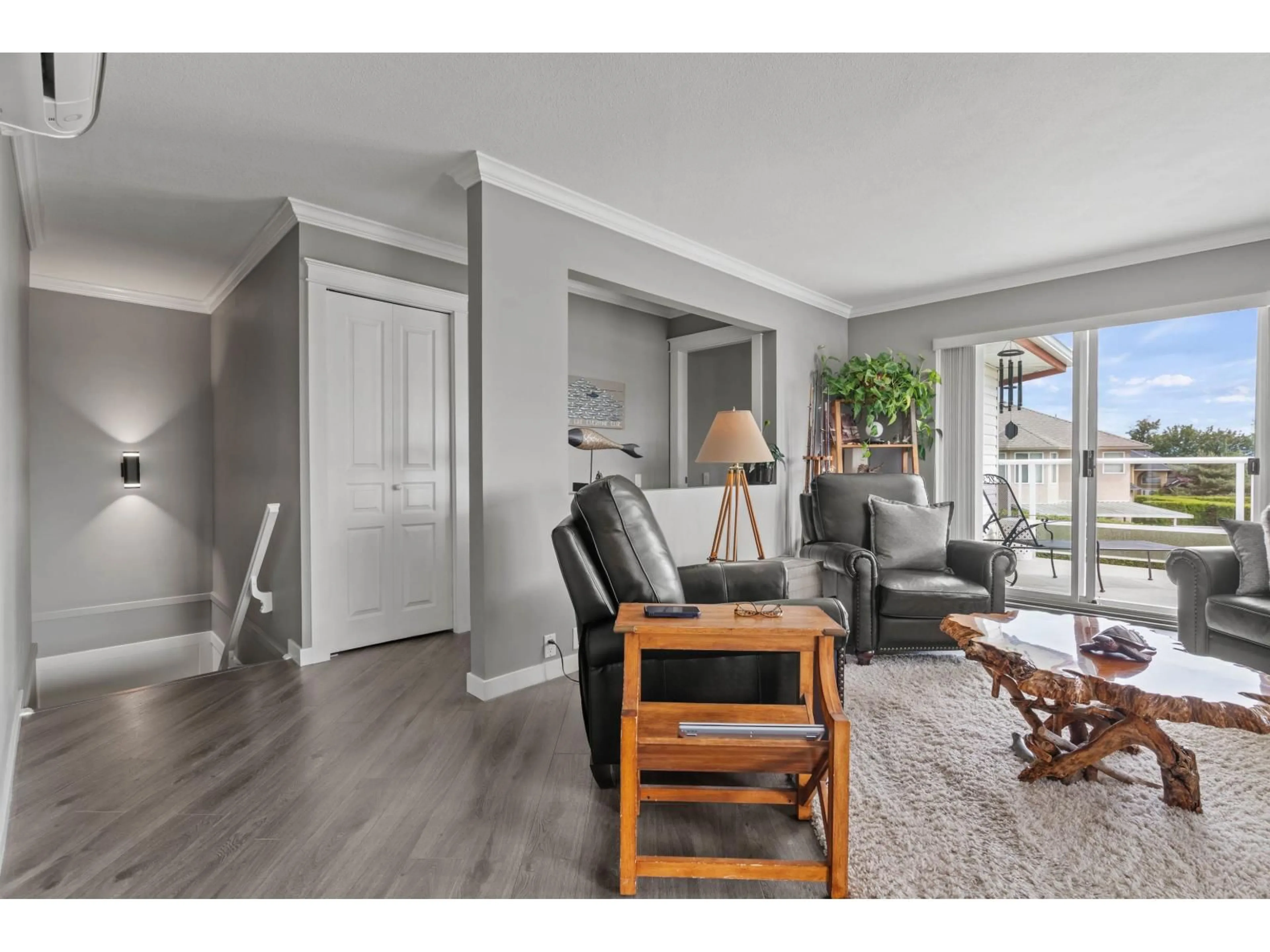 Living room with furniture, wood/laminate floor for 11 - 31406 UPPER MACLURE ROAD, Abbotsford British Columbia V2T5L8