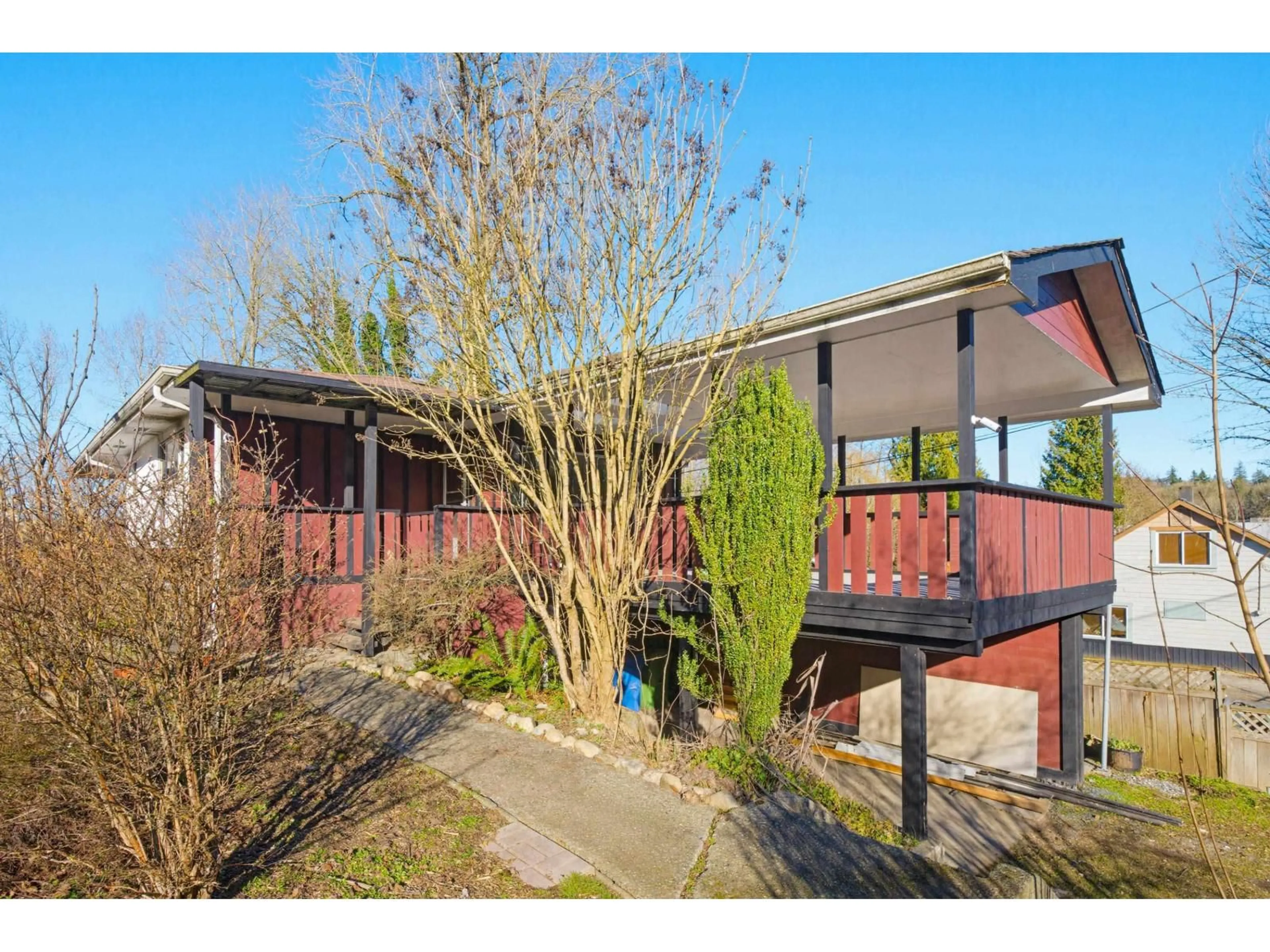 A pic from outside/outdoor area/front of a property/back of a property/a pic from drone, street for 33721 MOREY AVENUE, Abbotsford British Columbia V0G2E0