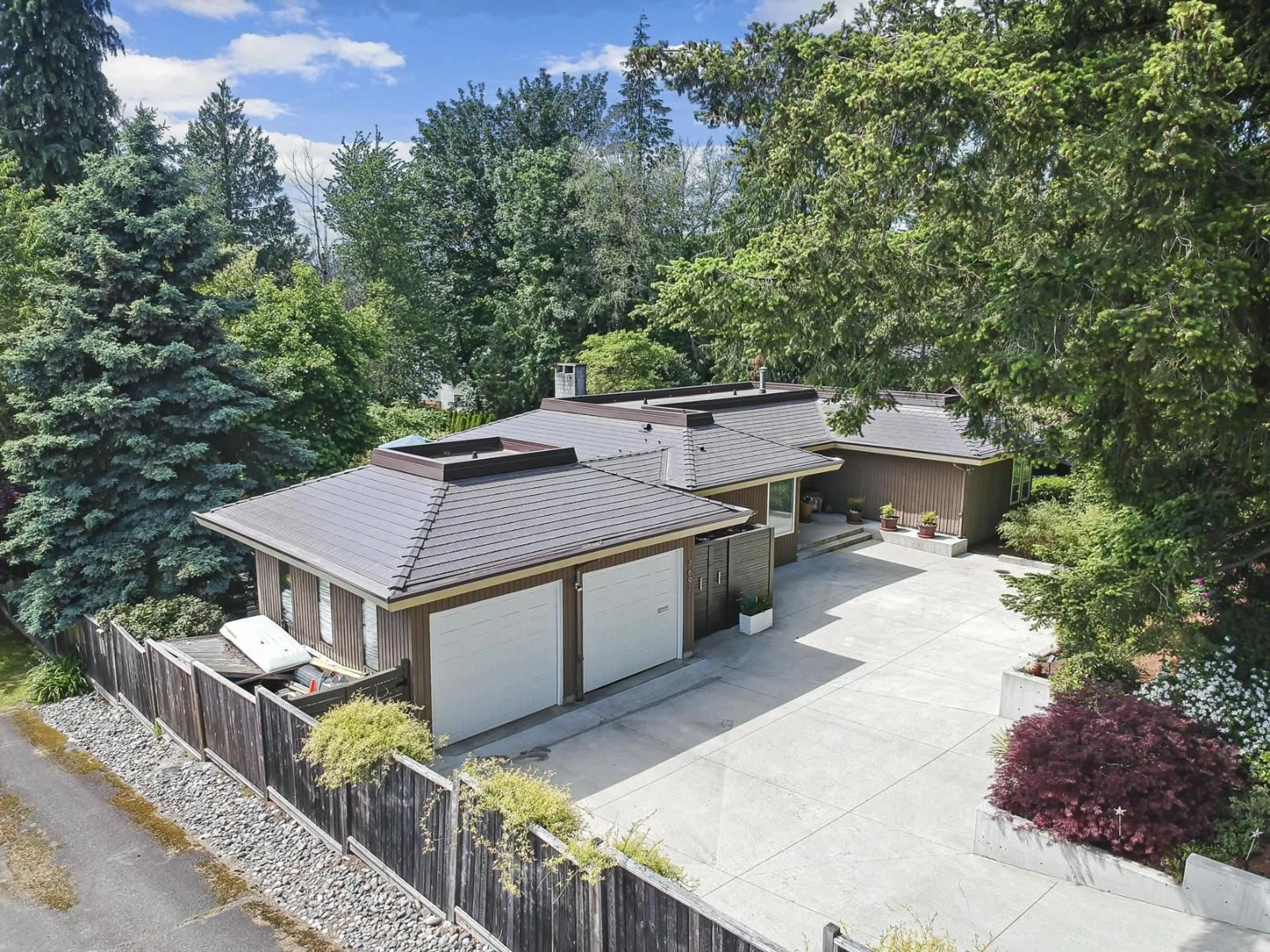 A pic from outside/outdoor area/front of a property/back of a property/a pic from drone, street for 7691 PETERSON STREET, Mission British Columbia V2V3L5