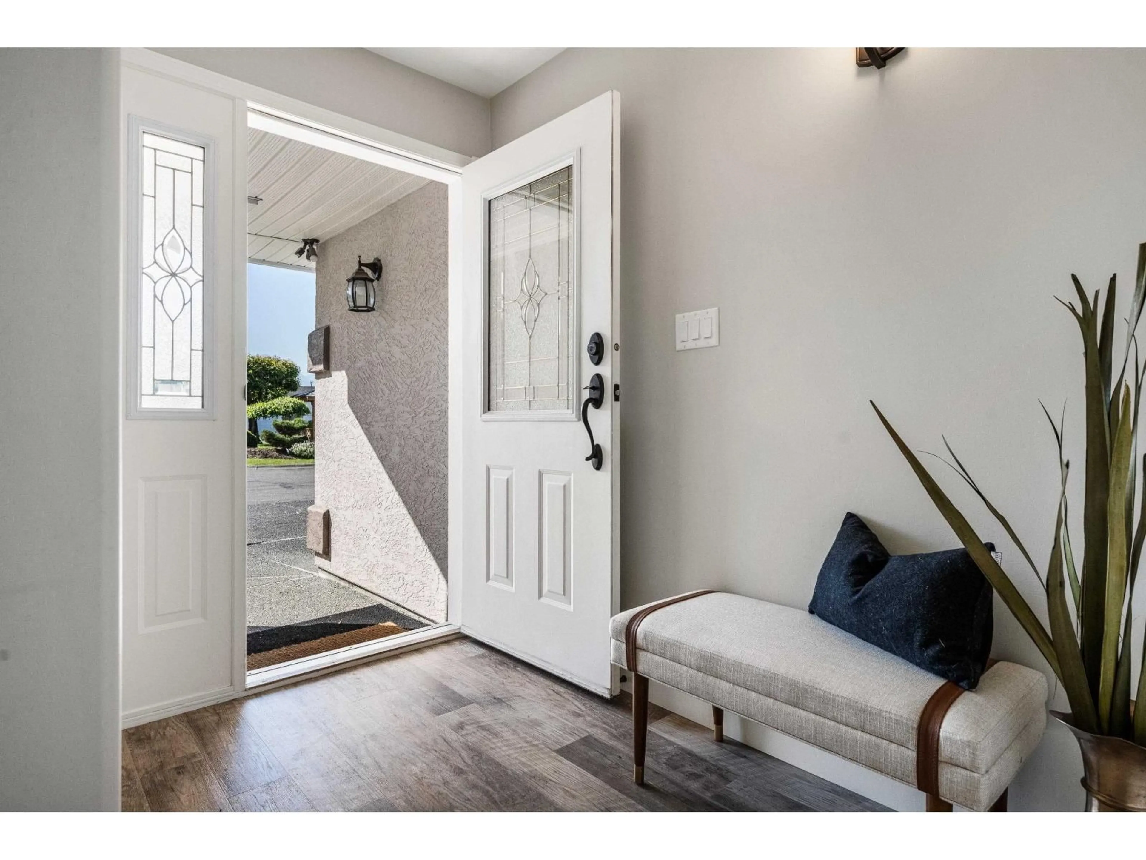 Indoor entryway for 12 - 9921 QUARRY ROAD, Chilliwack British Columbia V2P3M3
