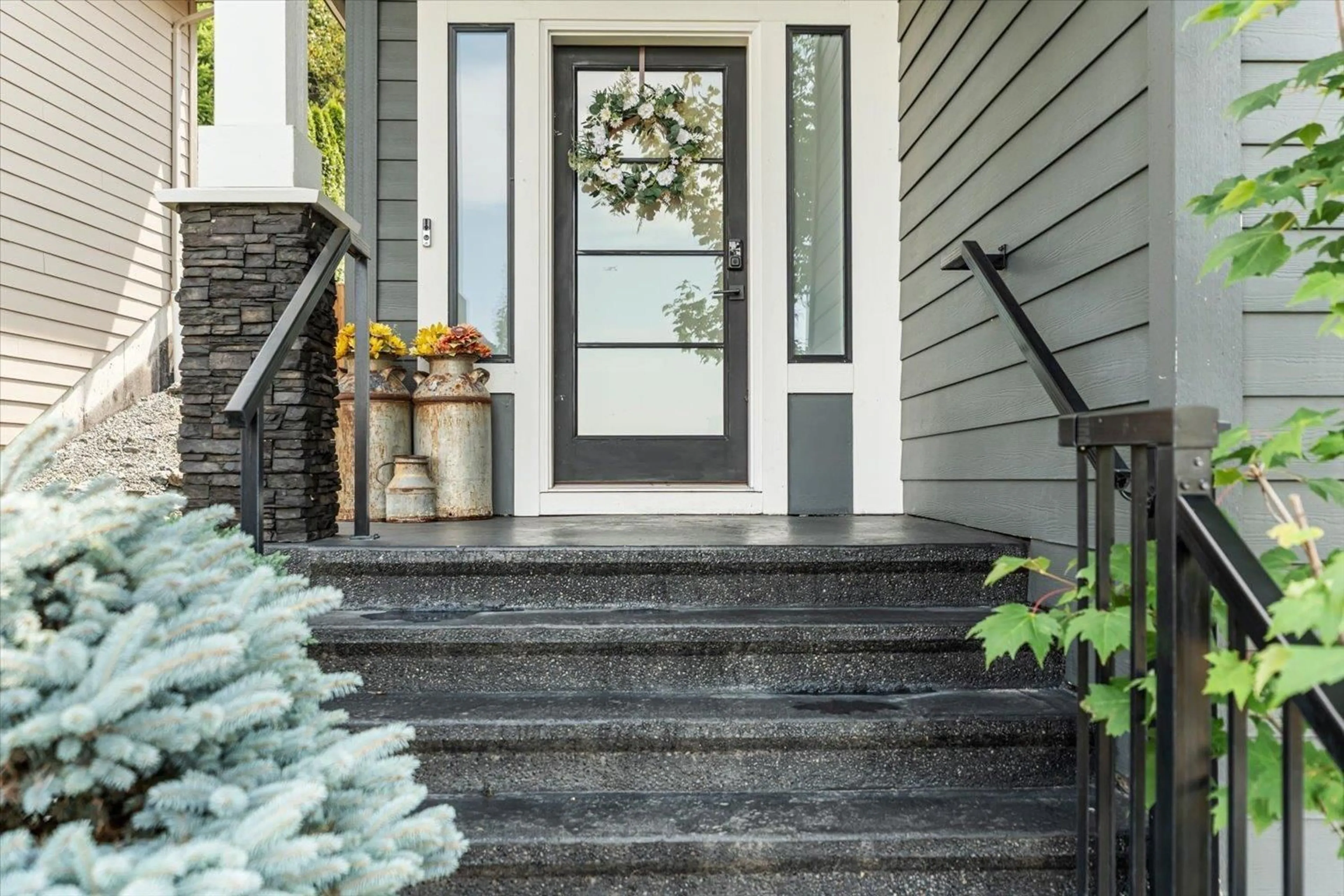 Indoor entryway for 67 - 50778 LEDGESTONE PLACE, Chilliwack British Columbia V2P0E7