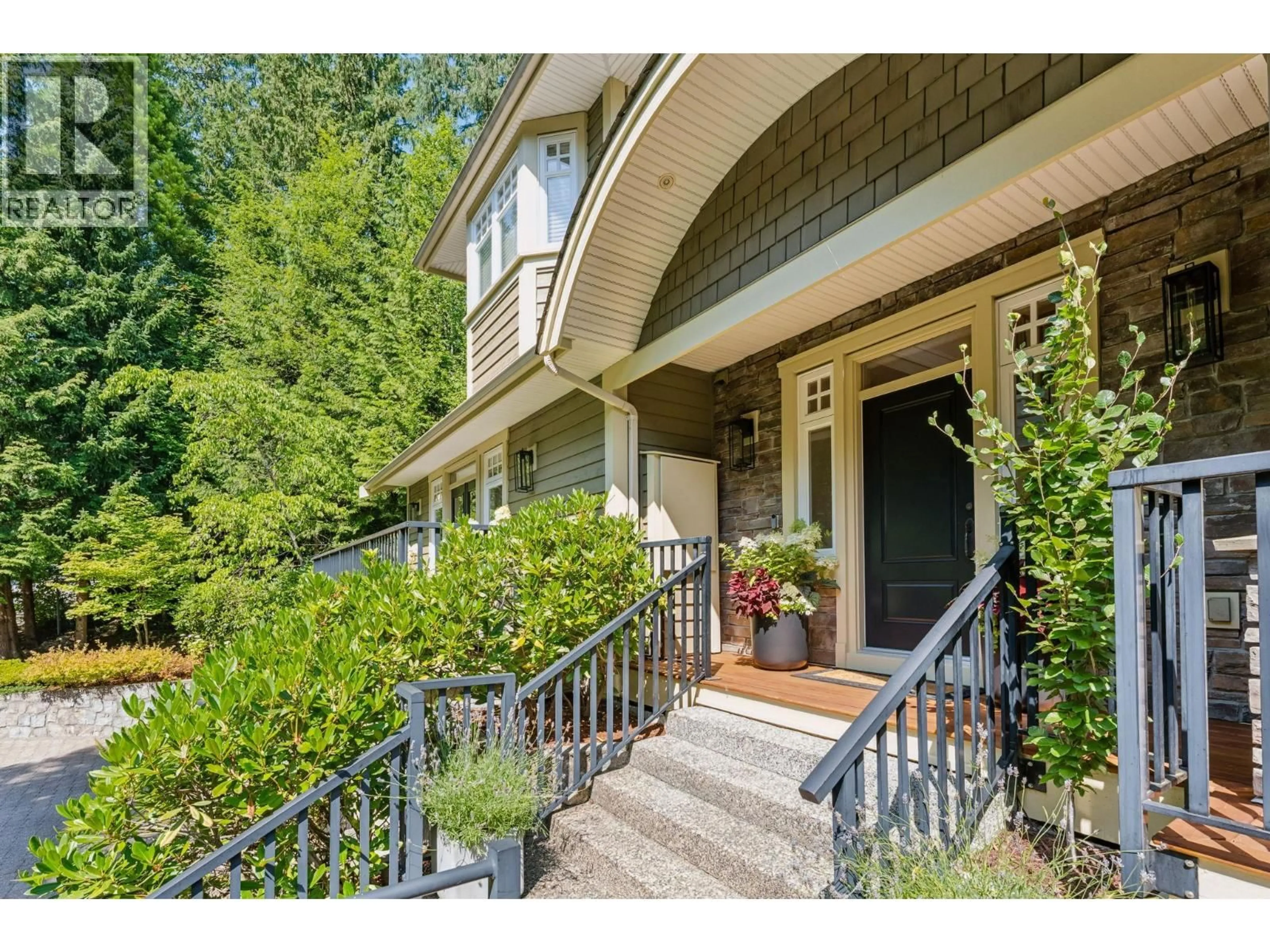 Indoor entryway for 4904 CHALET PLACE, North Vancouver British Columbia V7R4X4