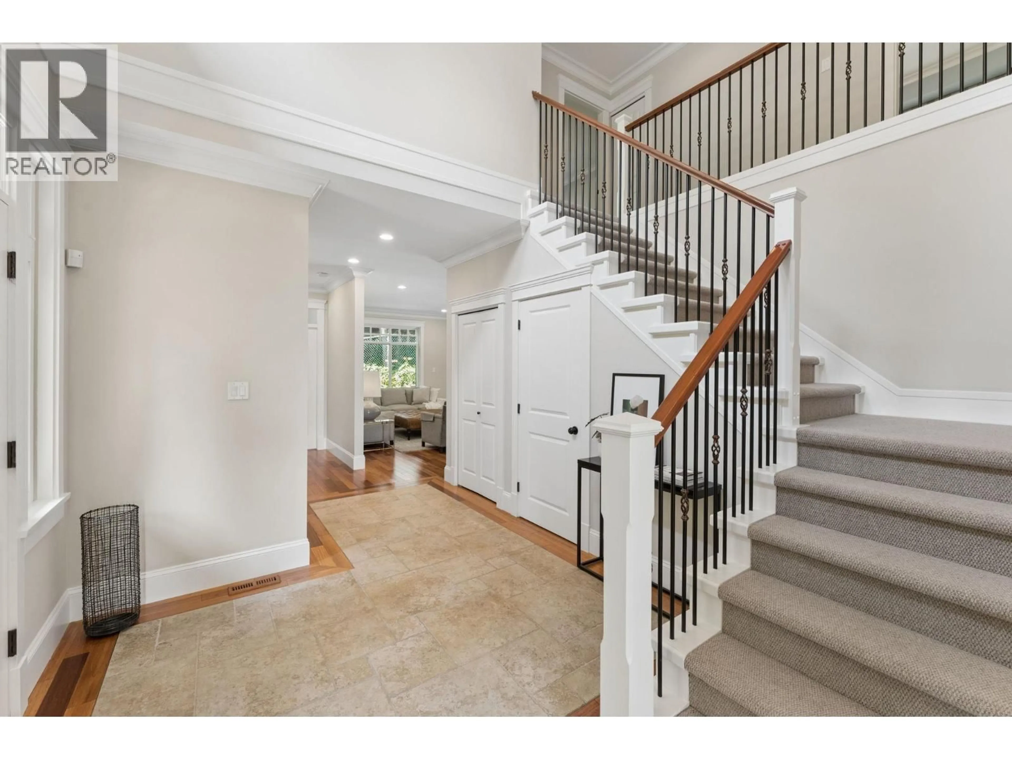 Indoor entryway for 4904 CHALET PLACE, North Vancouver British Columbia V7R4X4