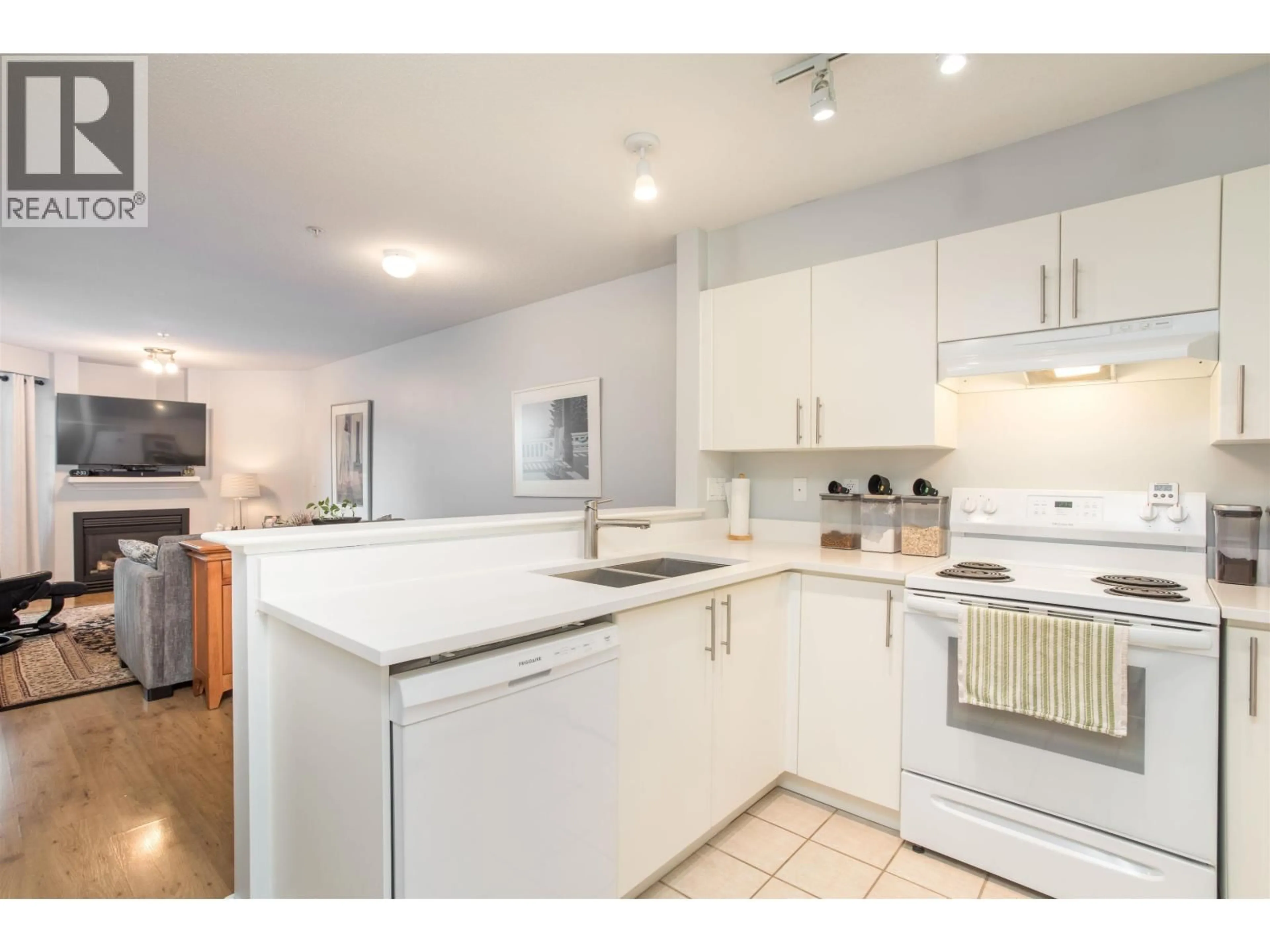 Standard kitchen, unknown for 313 - 147 1ST STREET, North Vancouver British Columbia V7L1B2