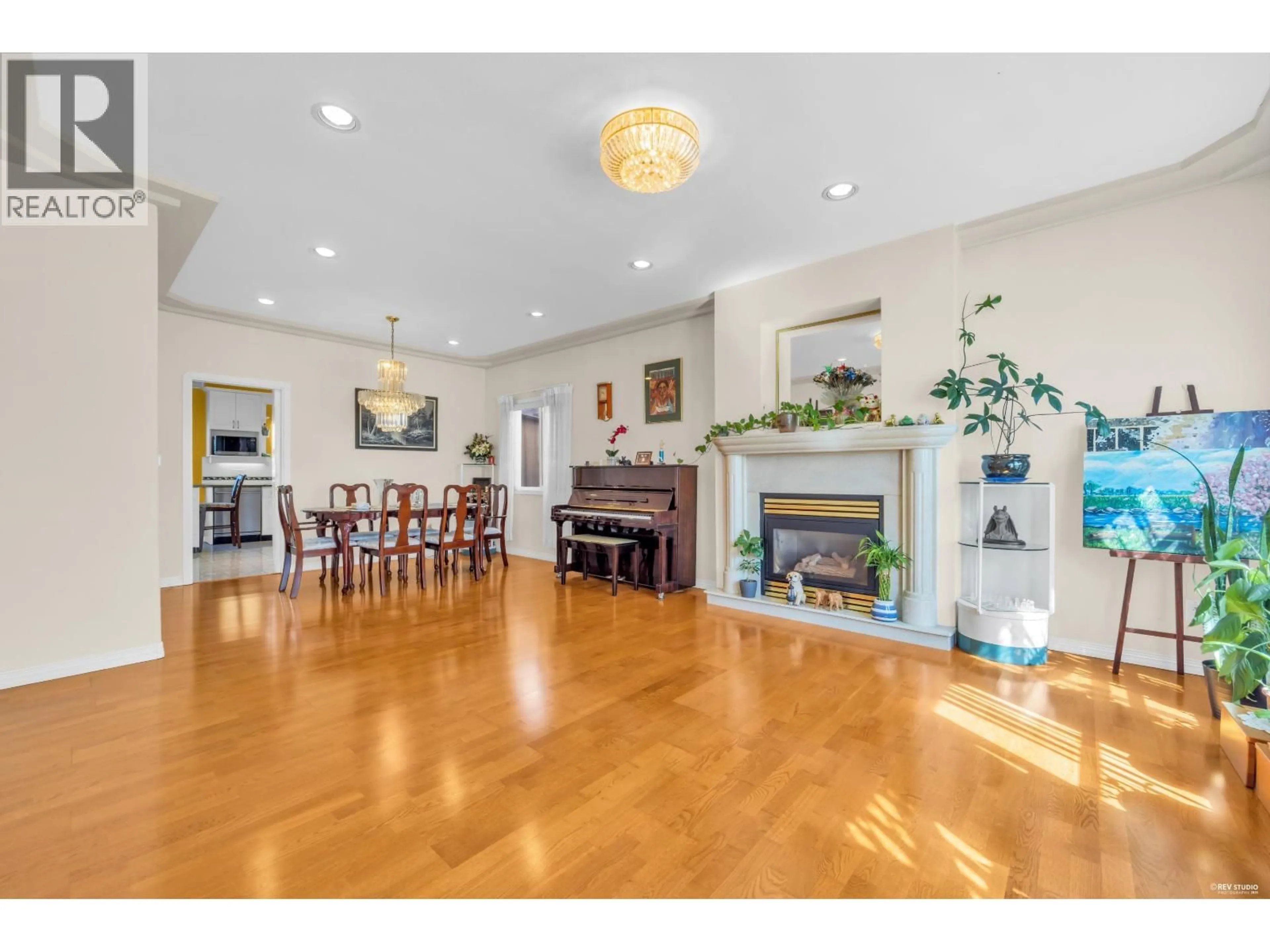 Indoor foyer for 10680 MCKESSOCK PLACE, Richmond British Columbia V6X3Y3