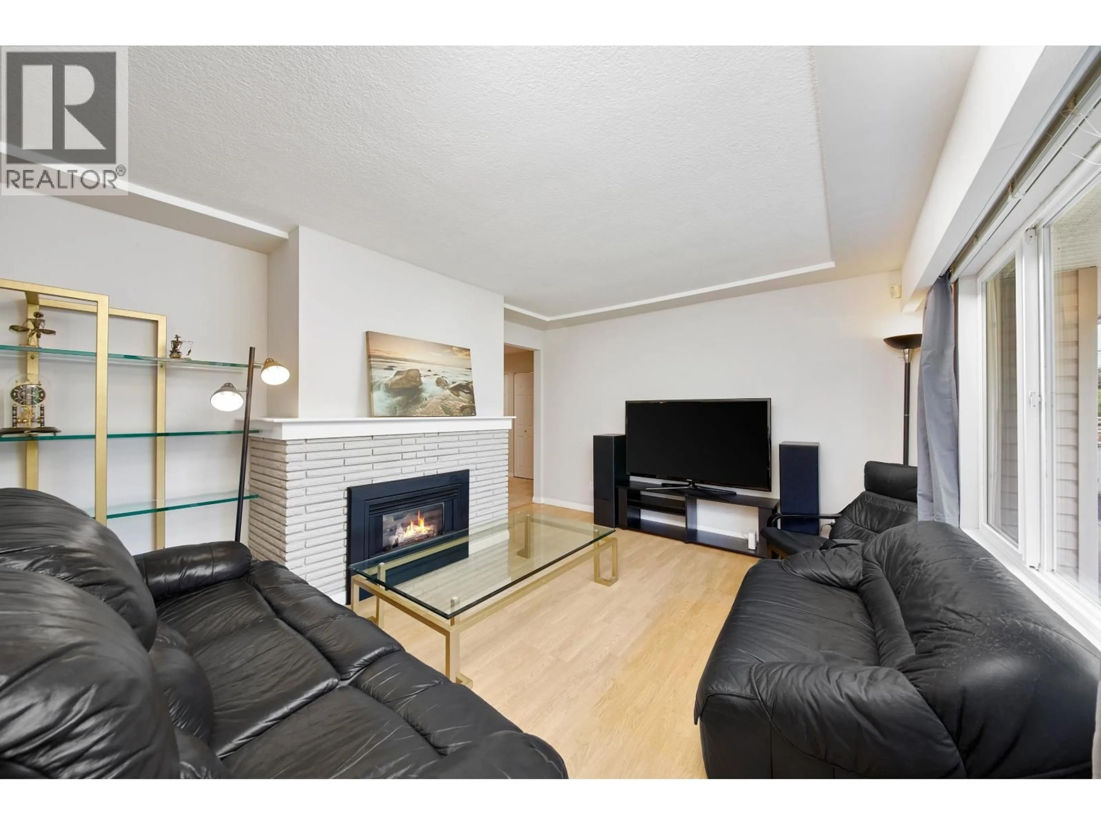 Living room with furniture, wood/laminate floor for 12209 SKILLEN STREET, Maple Ridge British Columbia V2X4X4