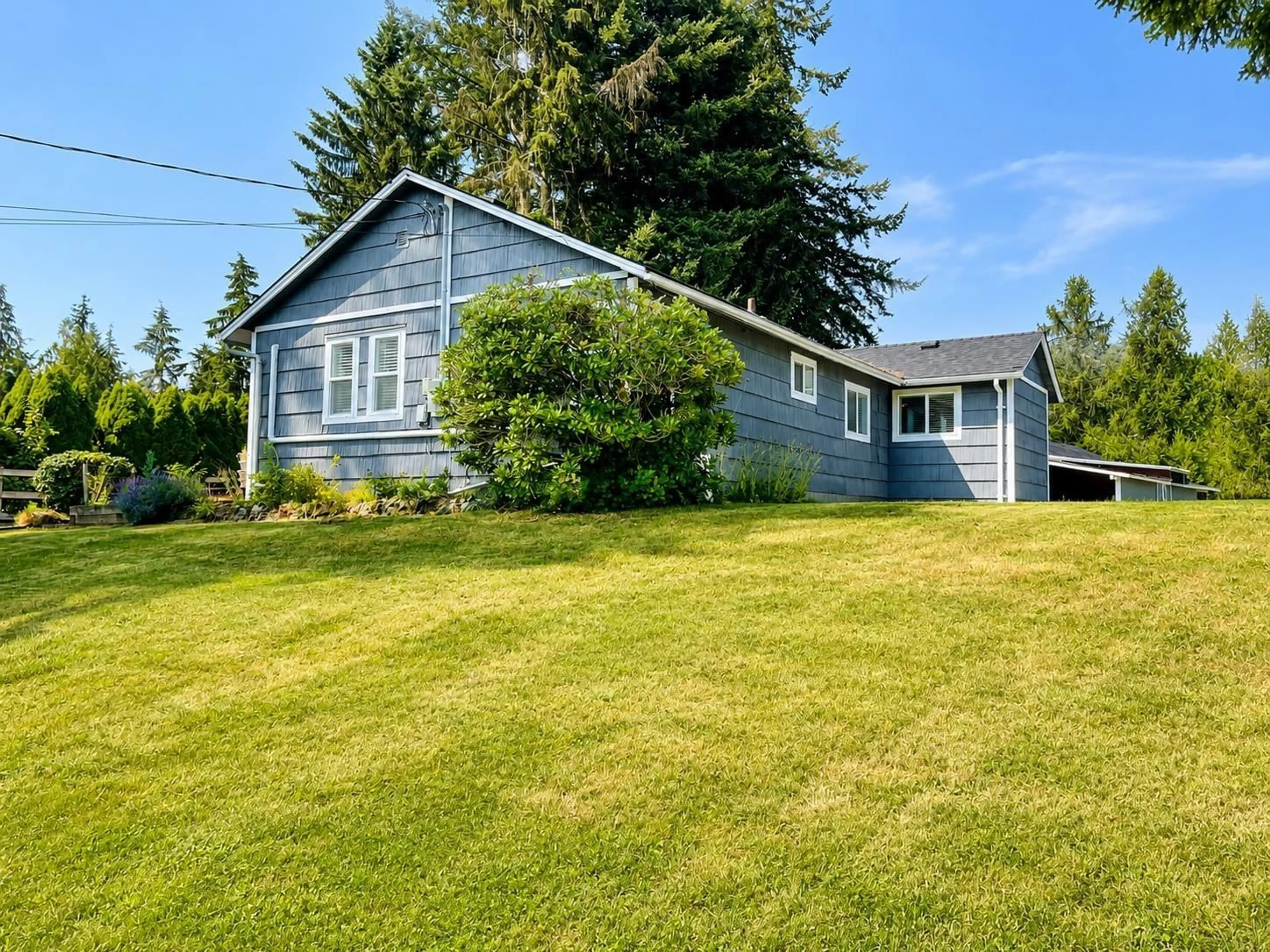 Home with vinyl exterior material, street for 33625 FERNDALE AVENUE, Mission British Columbia V2V7G4