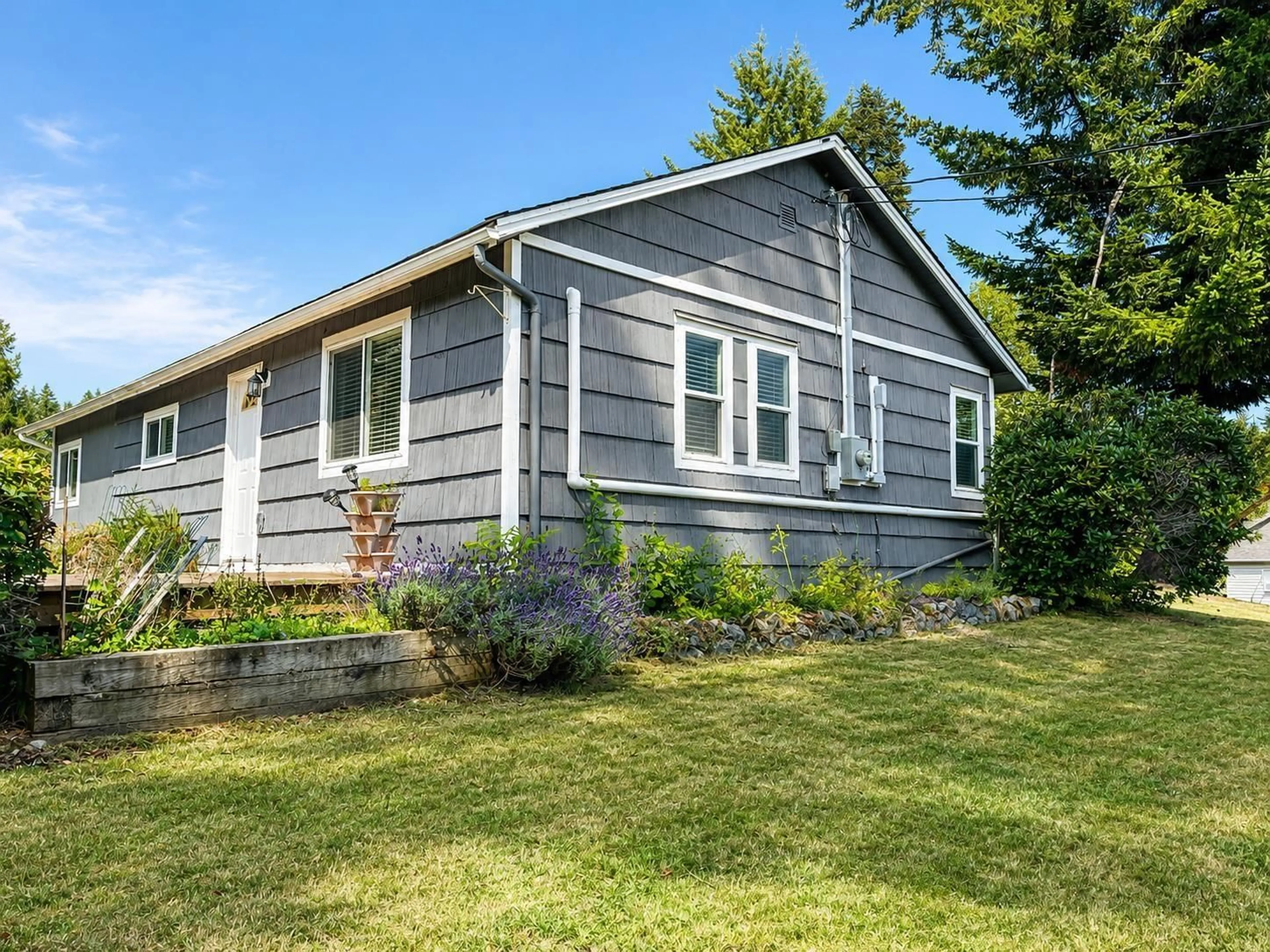 Home with vinyl exterior material, street for 33625 FERNDALE AVENUE, Mission British Columbia V2V7G4