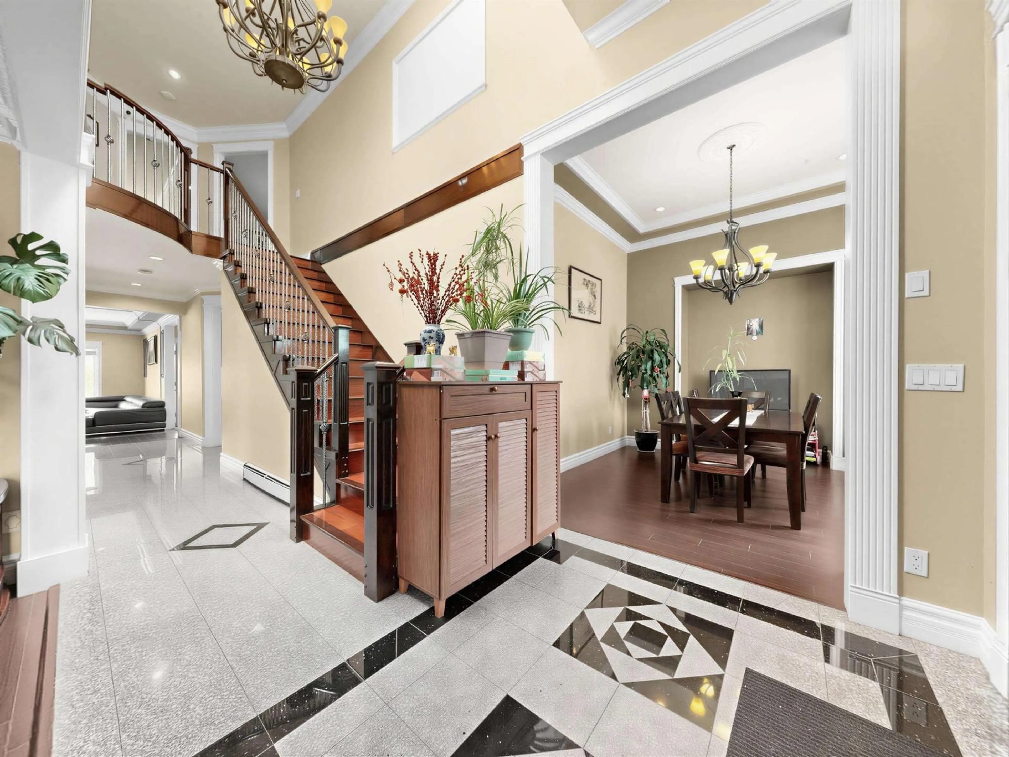 Indoor foyer for 9280 134 STREET, Surrey British Columbia V3V5S2