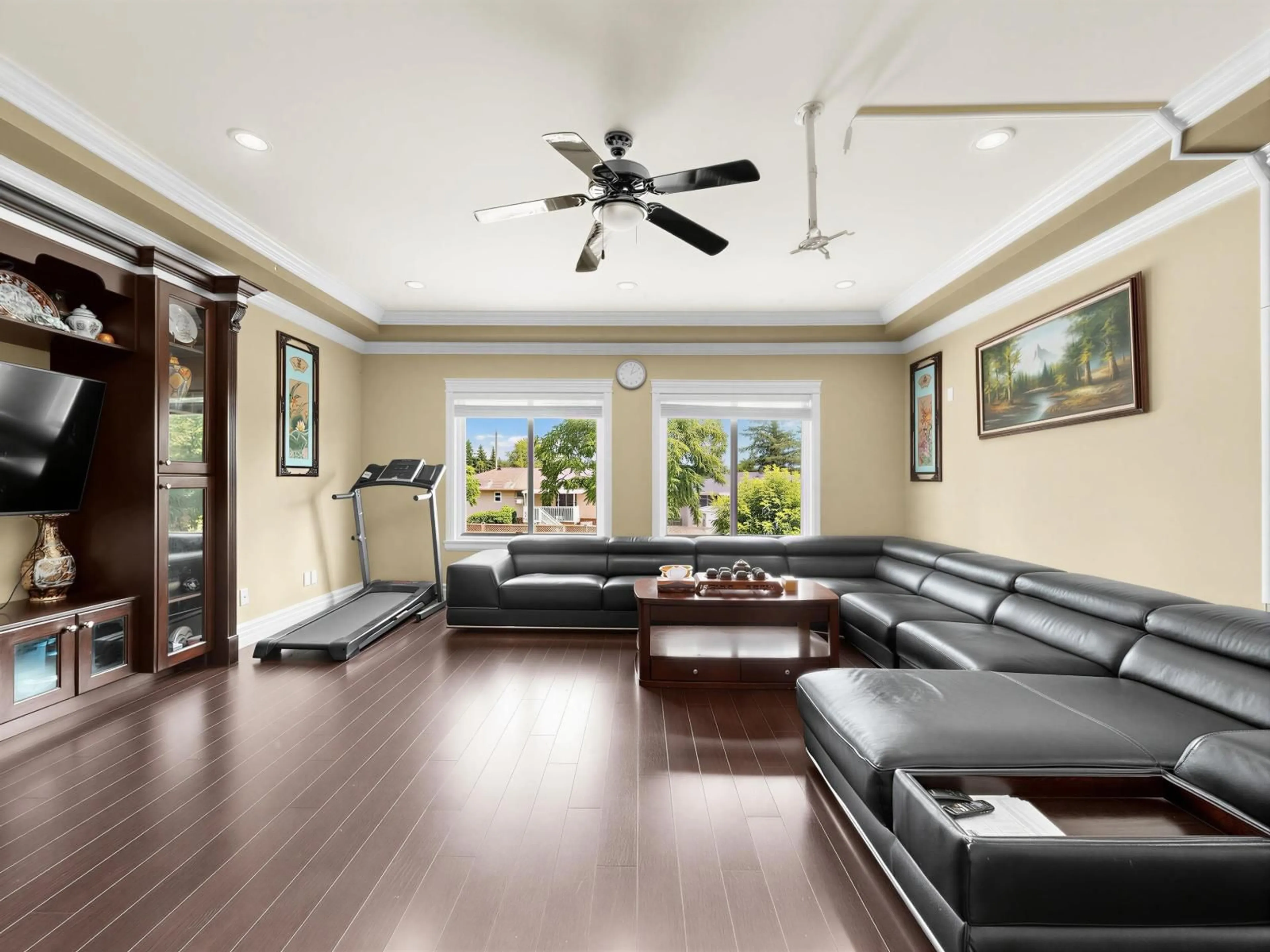 Living room with furniture, unknown for 9280 134 STREET, Surrey British Columbia V3V5S2