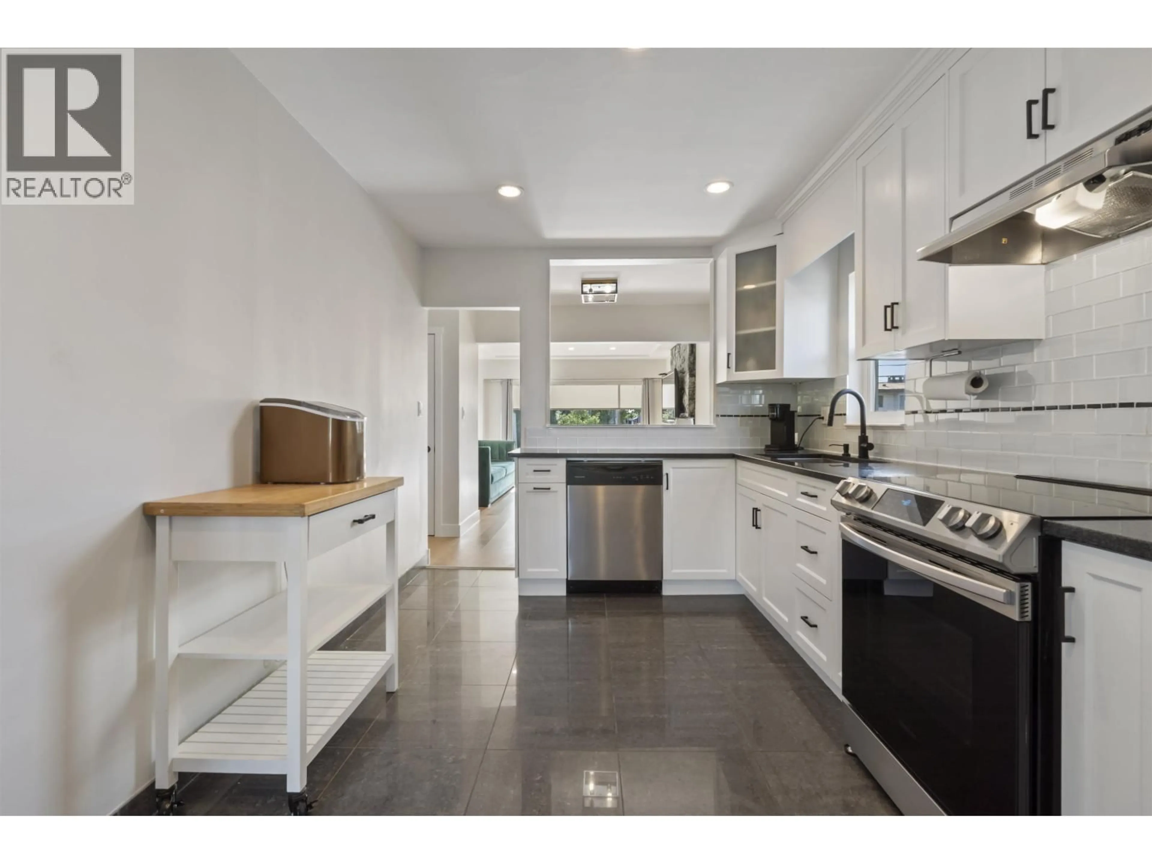 Open concept kitchen, ceramic/tile floor for 4136 SKEENA STREET, Vancouver British Columbia V5R2L3