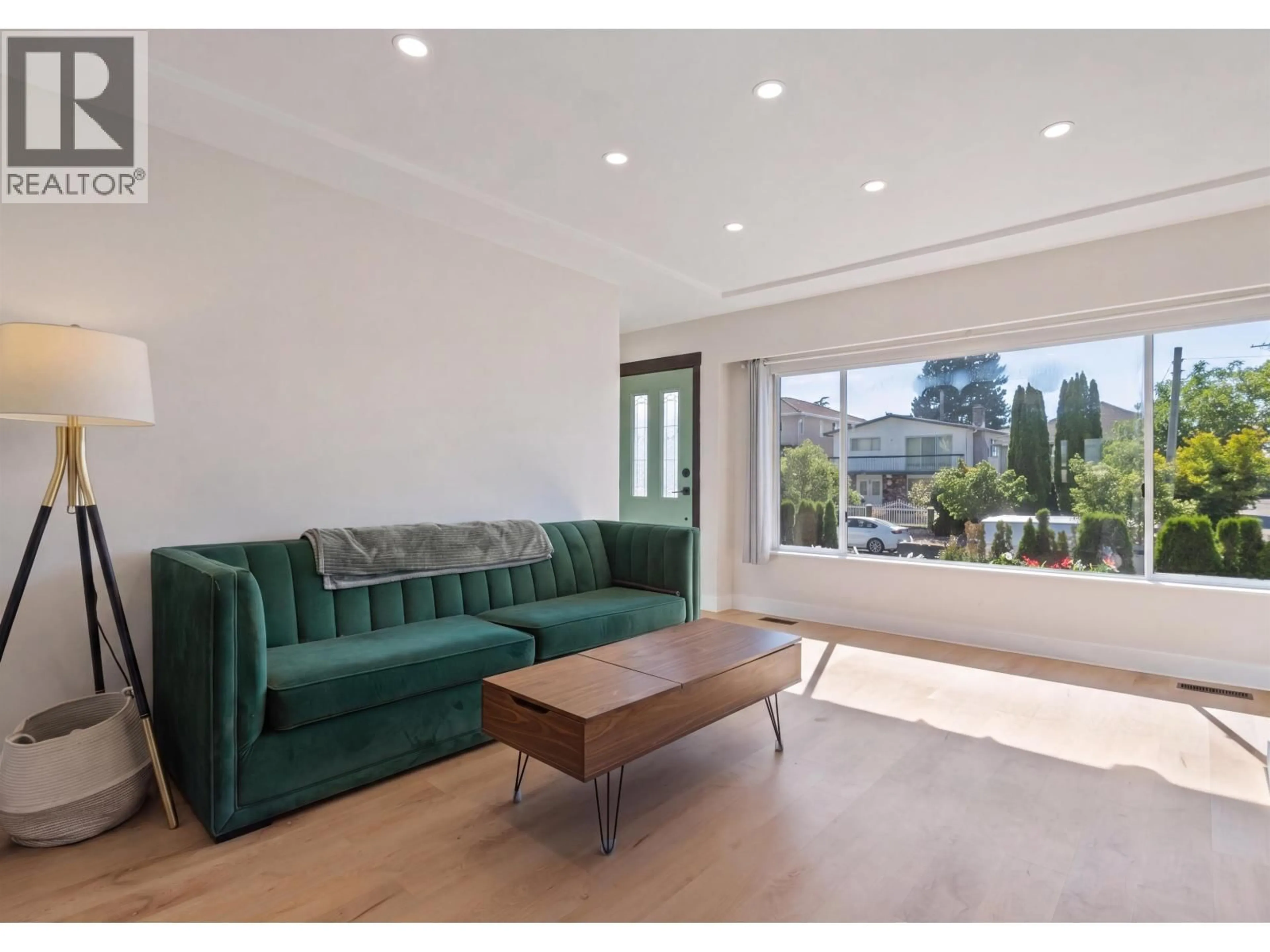 Living room with furniture, wood/laminate floor for 4136 SKEENA STREET, Vancouver British Columbia V5R2L3