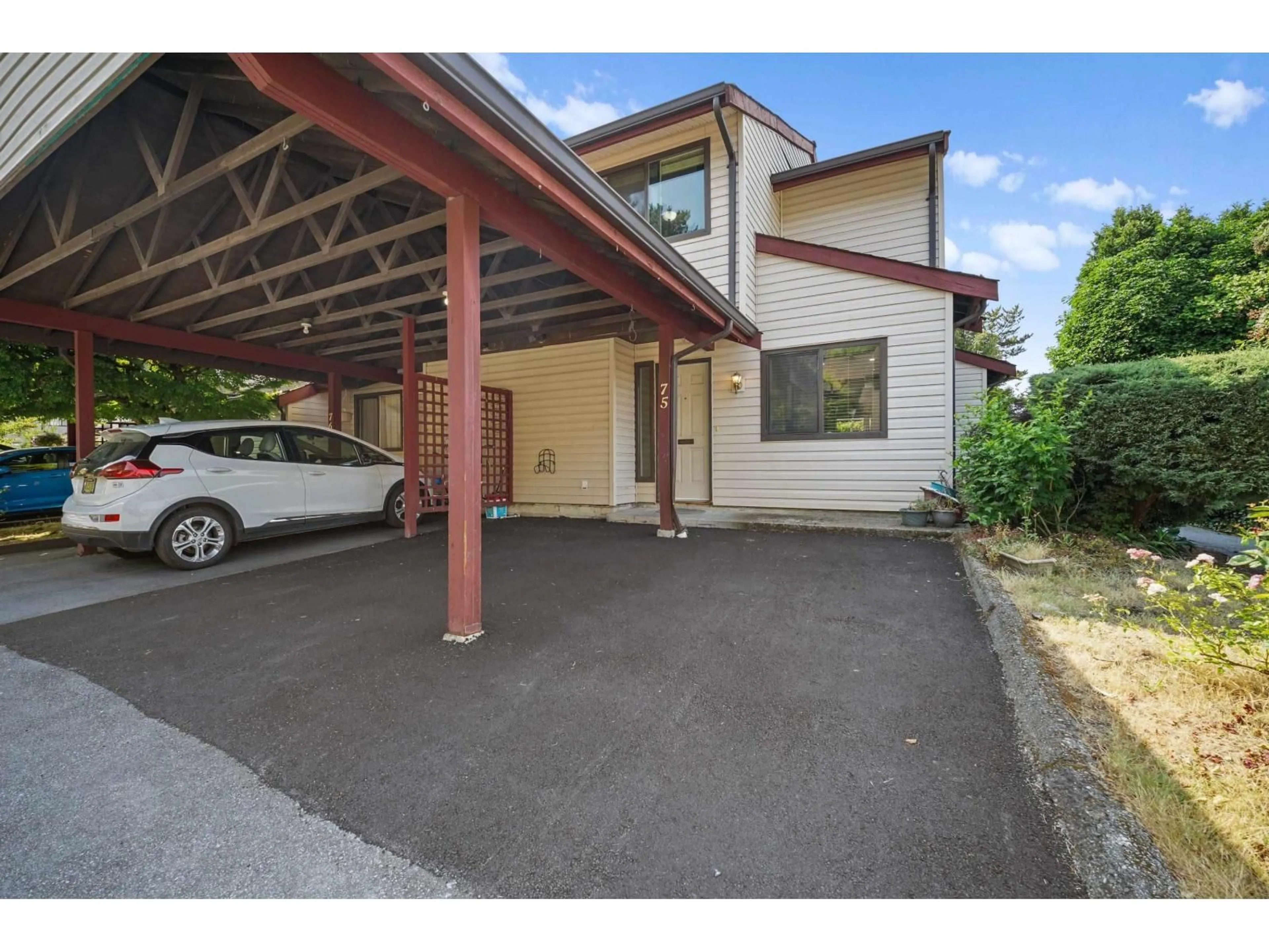 A pic from outside/outdoor area/front of a property/back of a property/a pic from drone, street for 75 - 13880 74 AVENUE, Surrey British Columbia V3W7E6