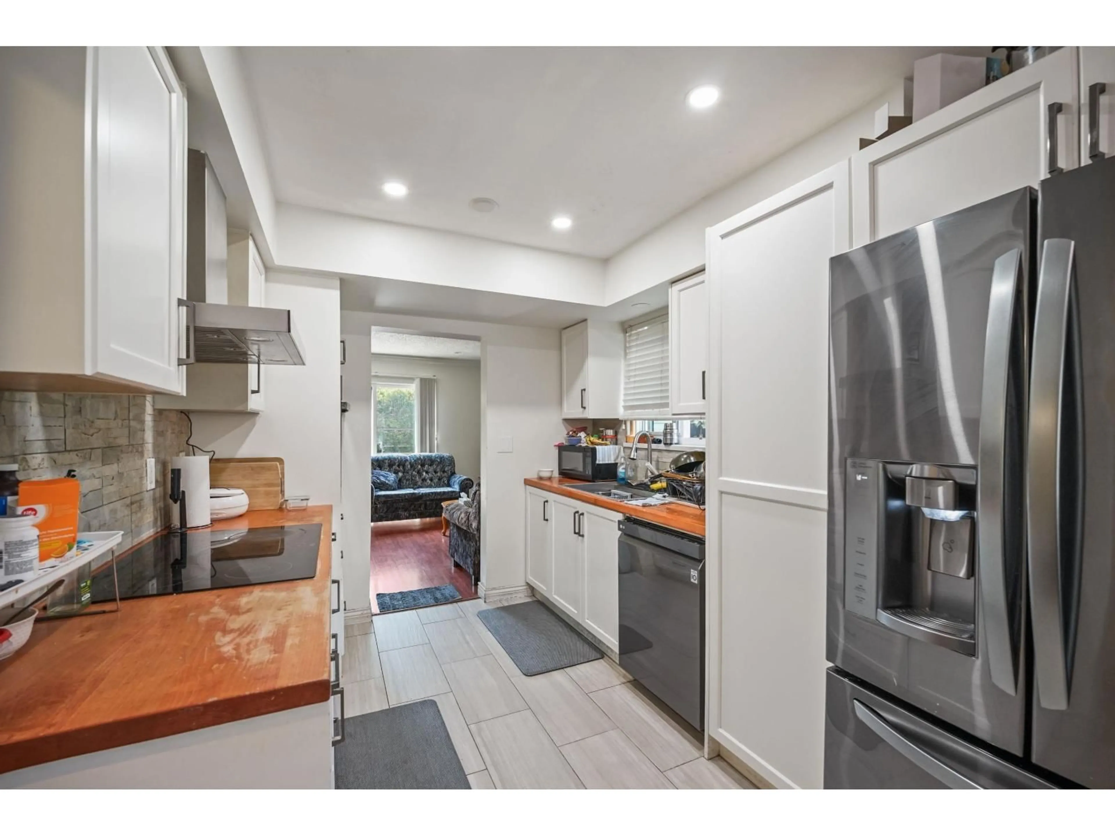 Standard kitchen, ceramic/tile floor for 75 - 13880 74 AVENUE, Surrey British Columbia V3W7E6