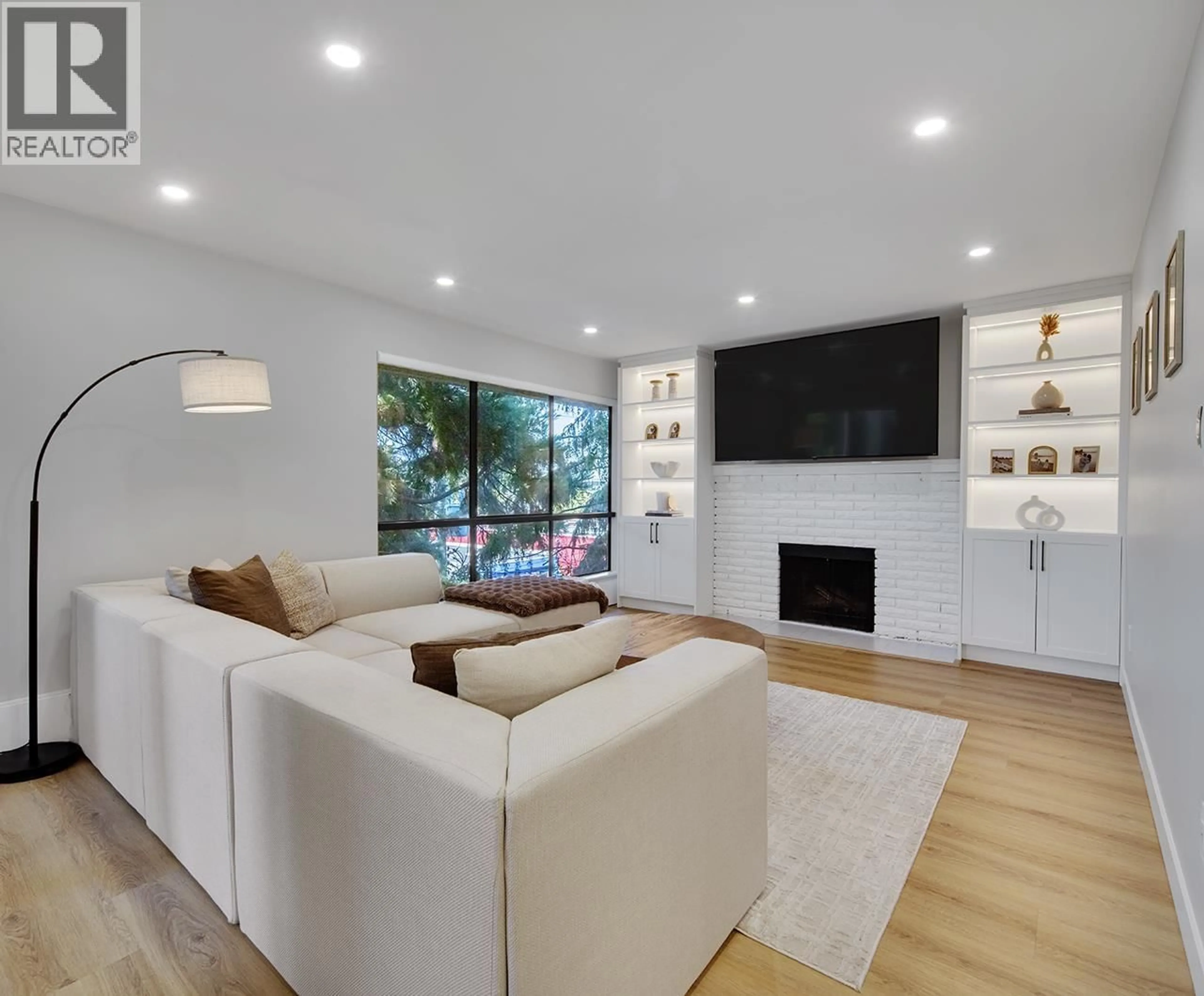 Living room with furniture, unknown for 303 - 1877 5TH AVENUE, Vancouver British Columbia V6J1P5