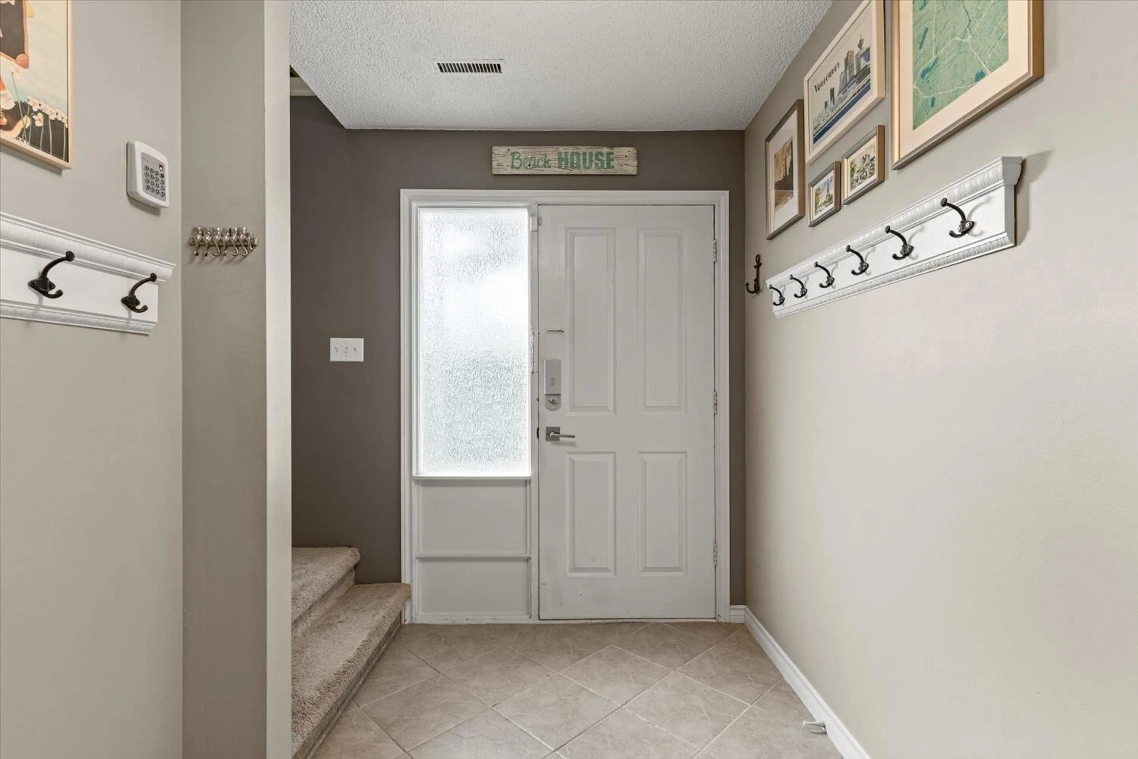 Indoor entryway for 46359 CHILLIWACK CENTRAL ROAD, Chilliwack British Columbia V2P1J7